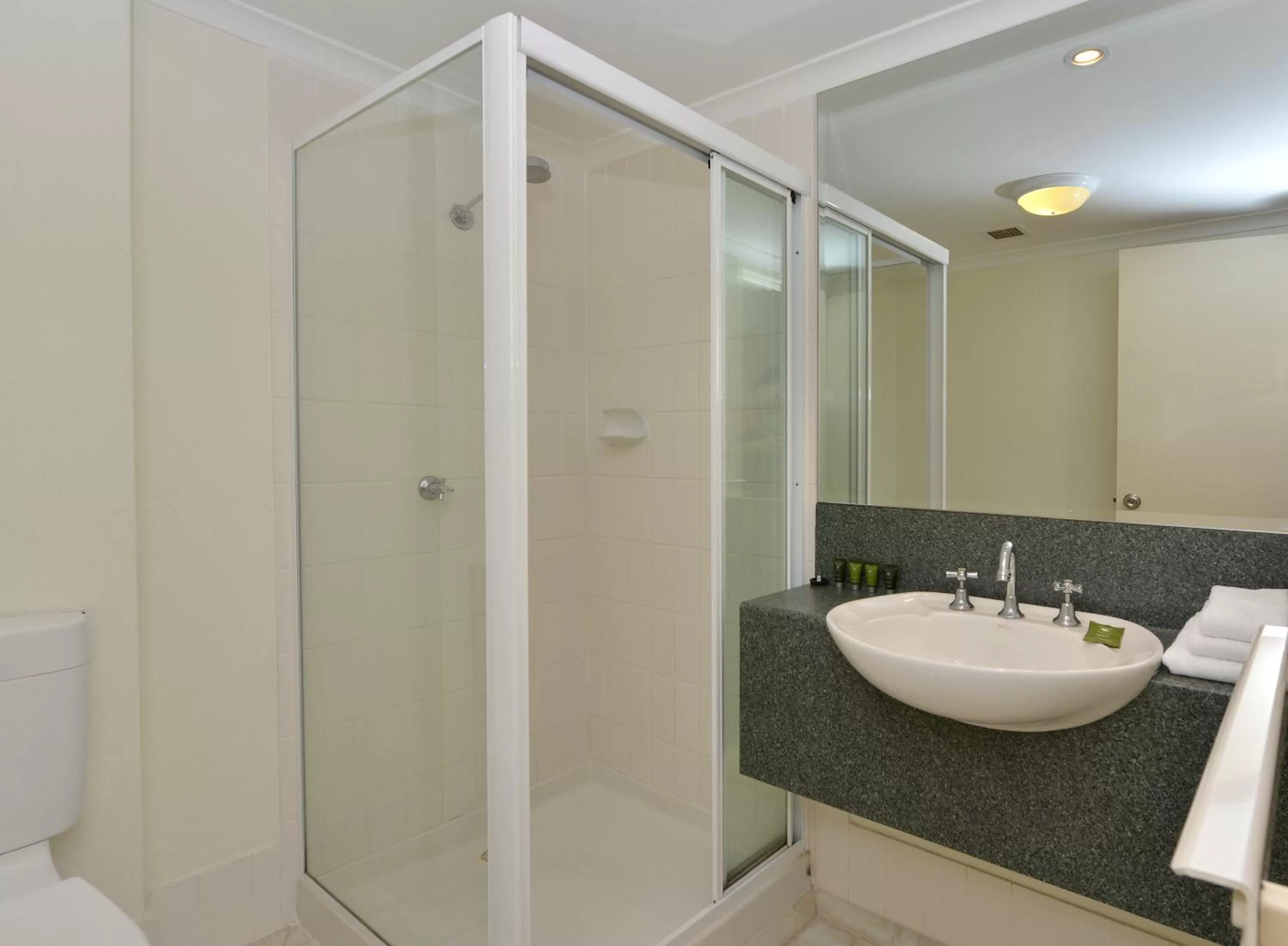Shower in Driftwood Mantaray - Official Onsite Reception and Check In