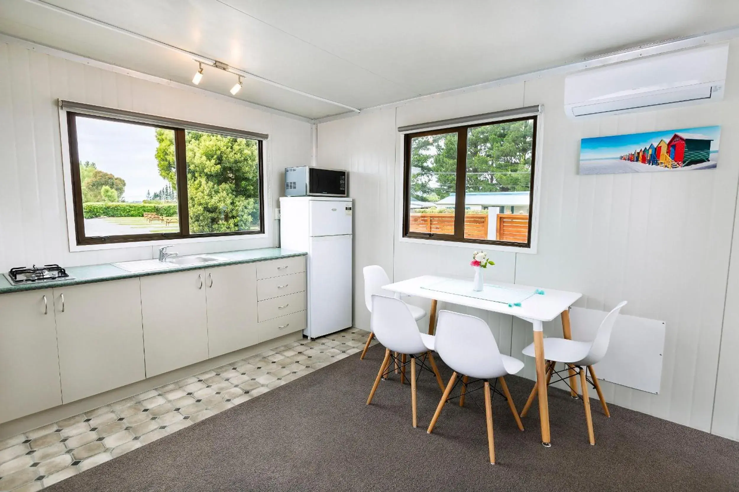 Kitchen or kitchenette, Dining Area in North South Holiday Park