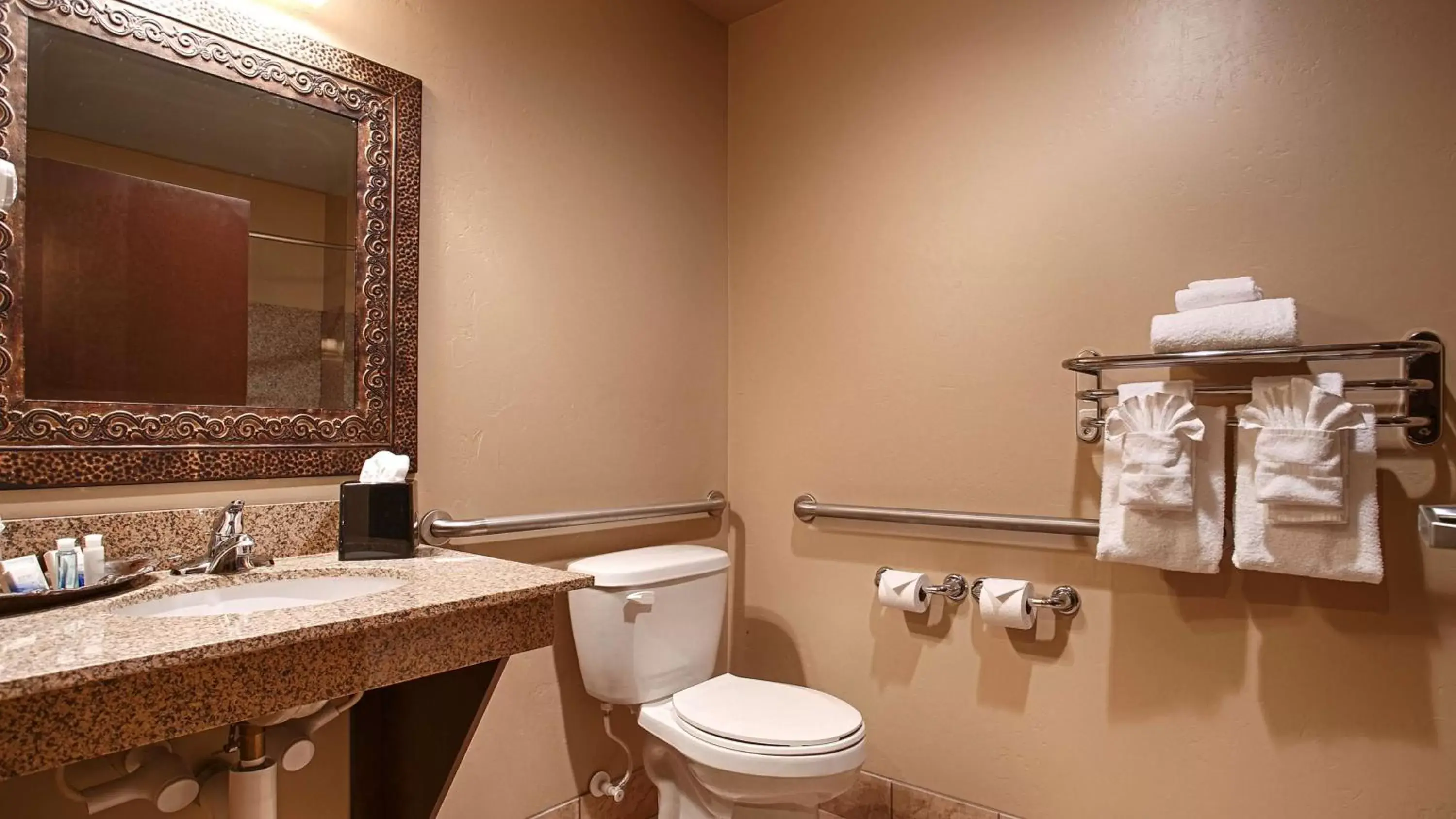 Bathroom in Crandon Inn & Suites