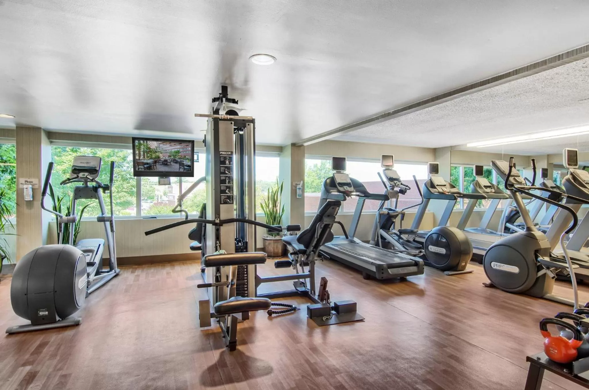 Fitness centre/facilities in Omni Charlottesville Hotel