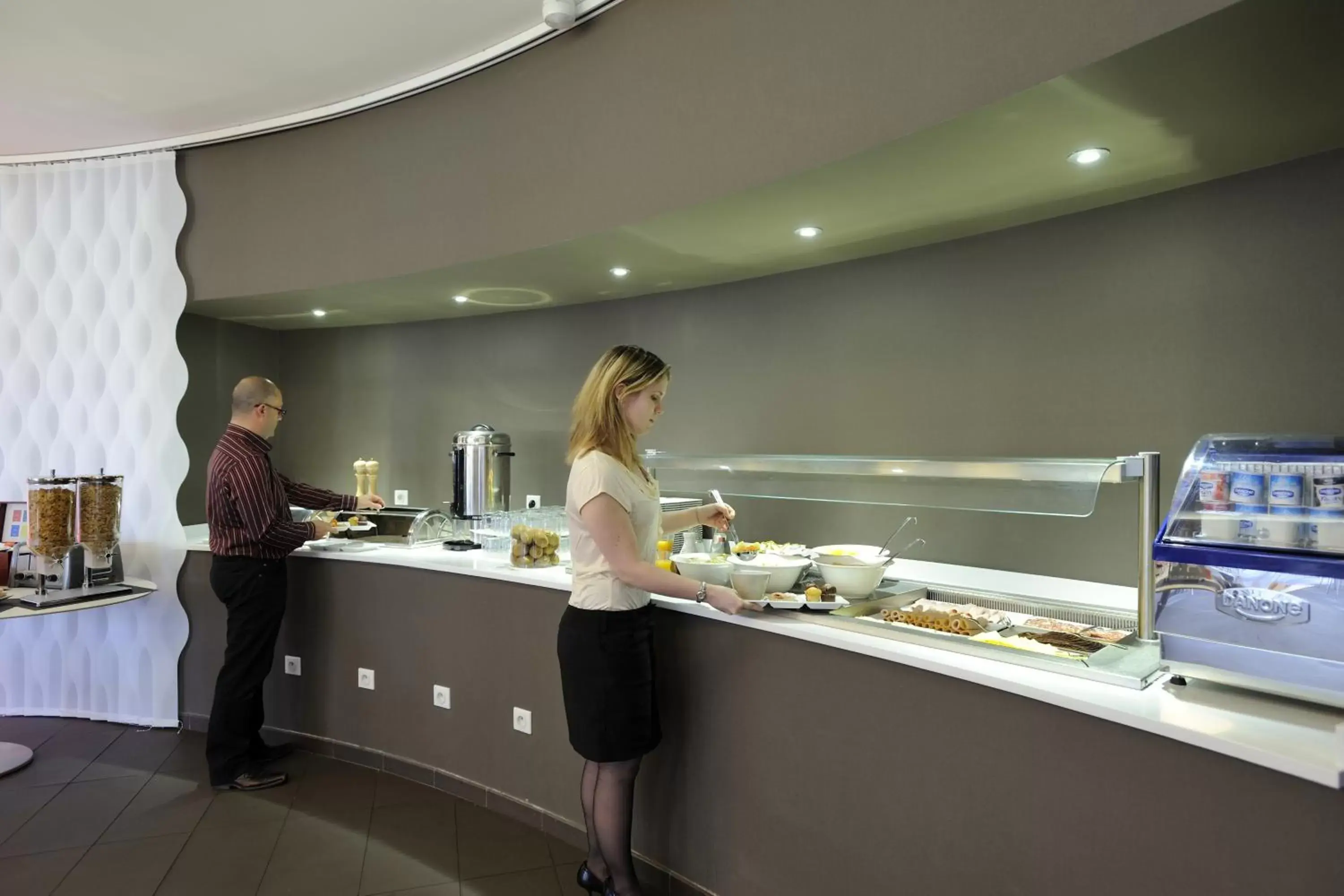 Restaurant/places to eat in Novotel Avignon Centre