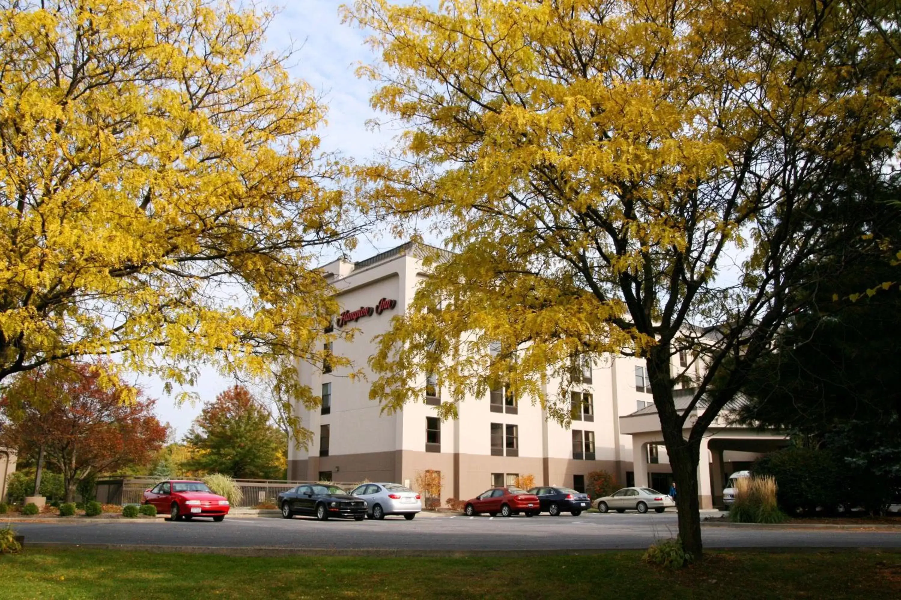 Property Building in Hampton Inn Albany-Wolf Road