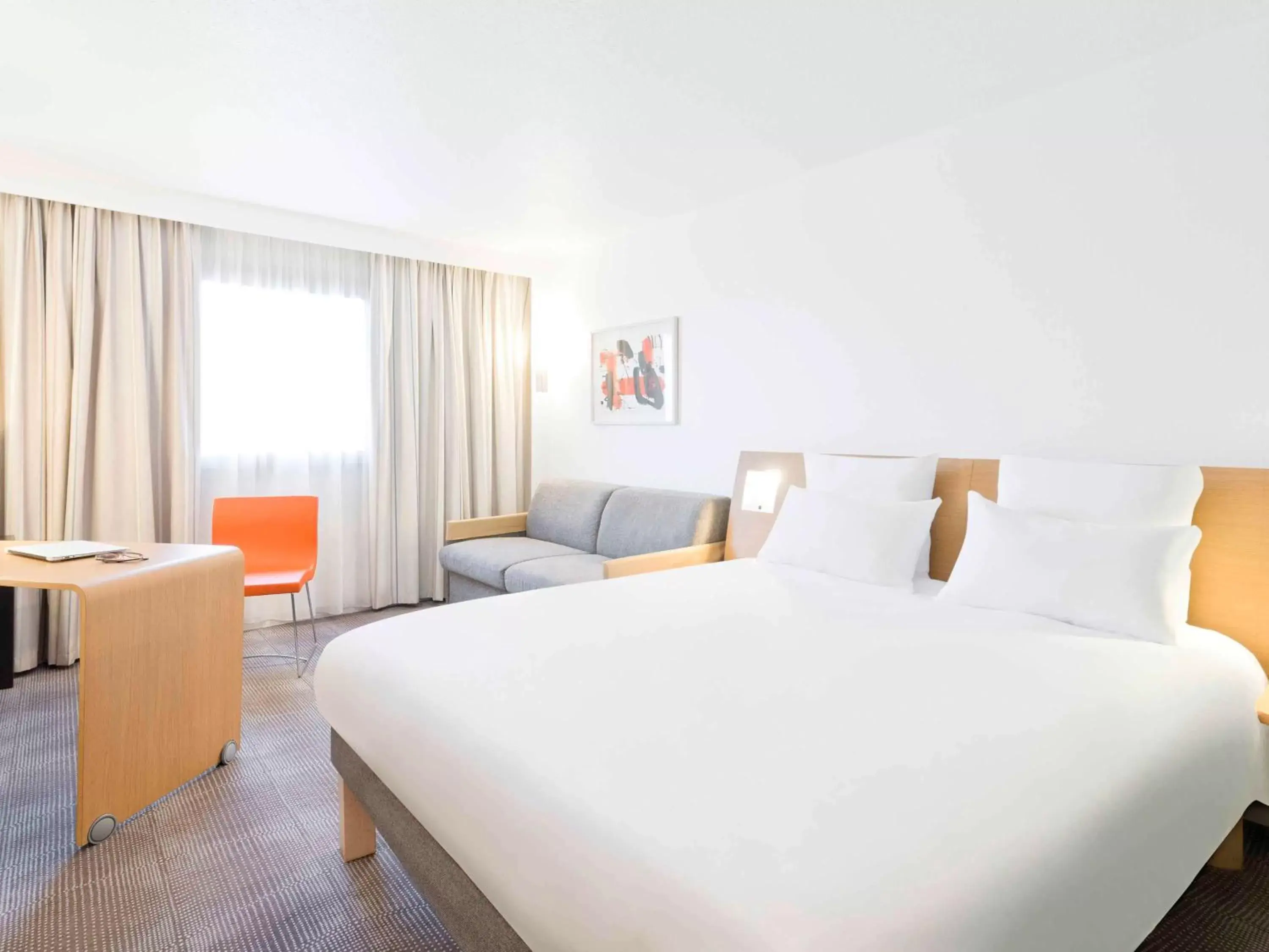 Photo of the whole room, Bed in Novotel Roissy Saint Witz