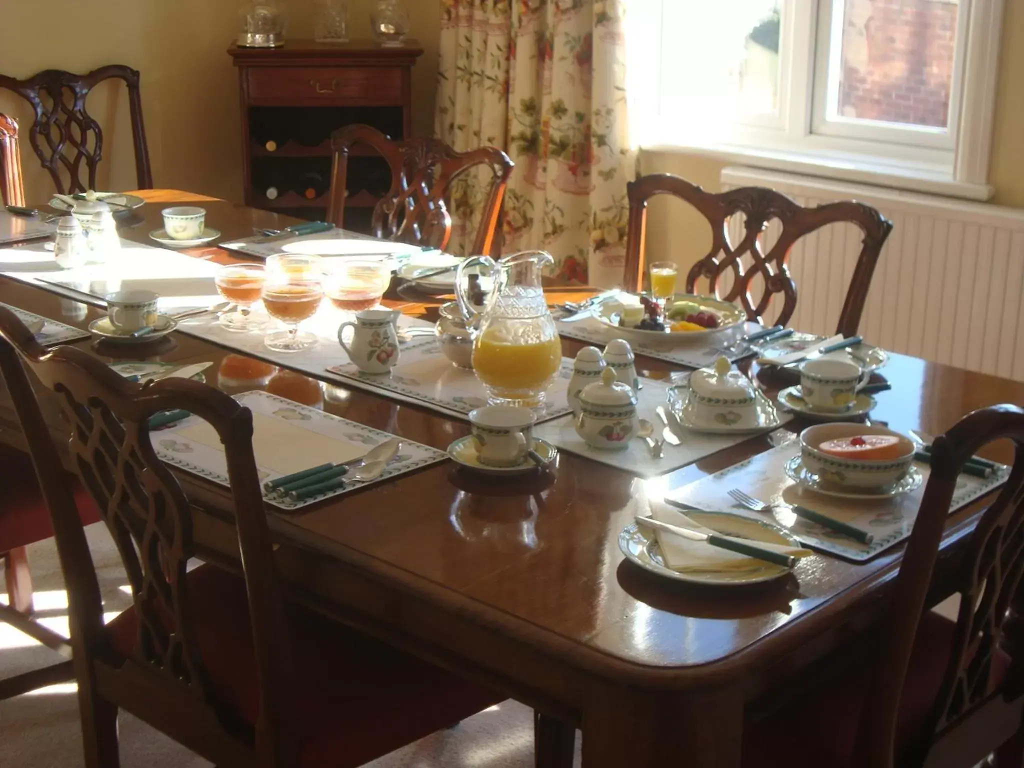 Photo of the whole room, Restaurant/Places to Eat in Stoneborough House B&B