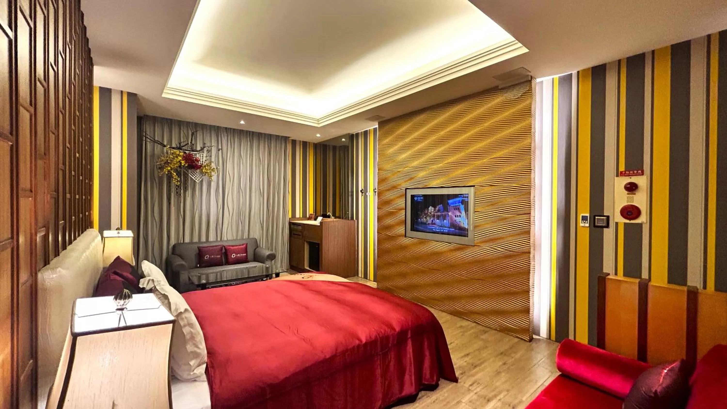 Photo of the whole room, Bed in Shining Motel