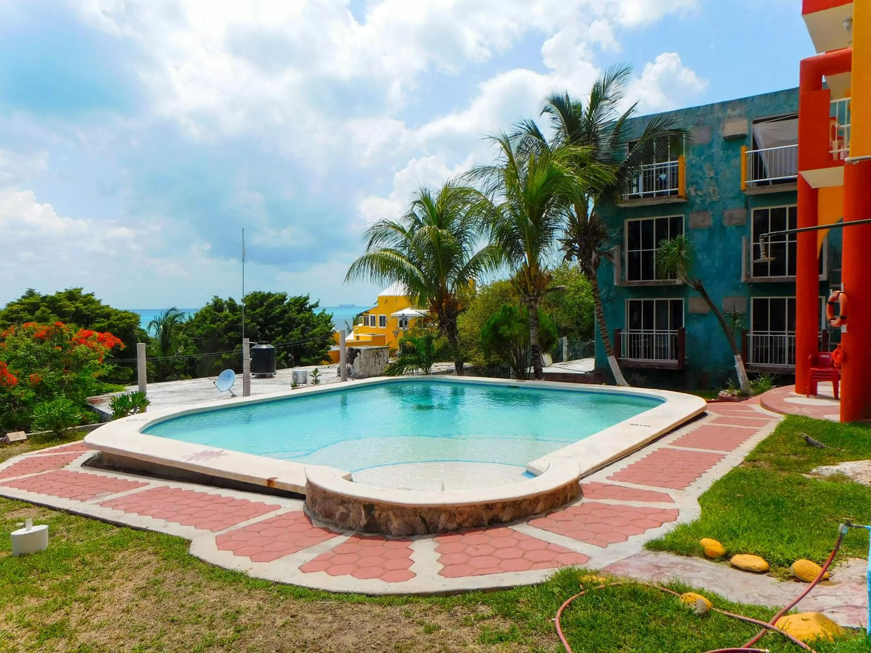 Swimming Pool in Hotel Ma Elena