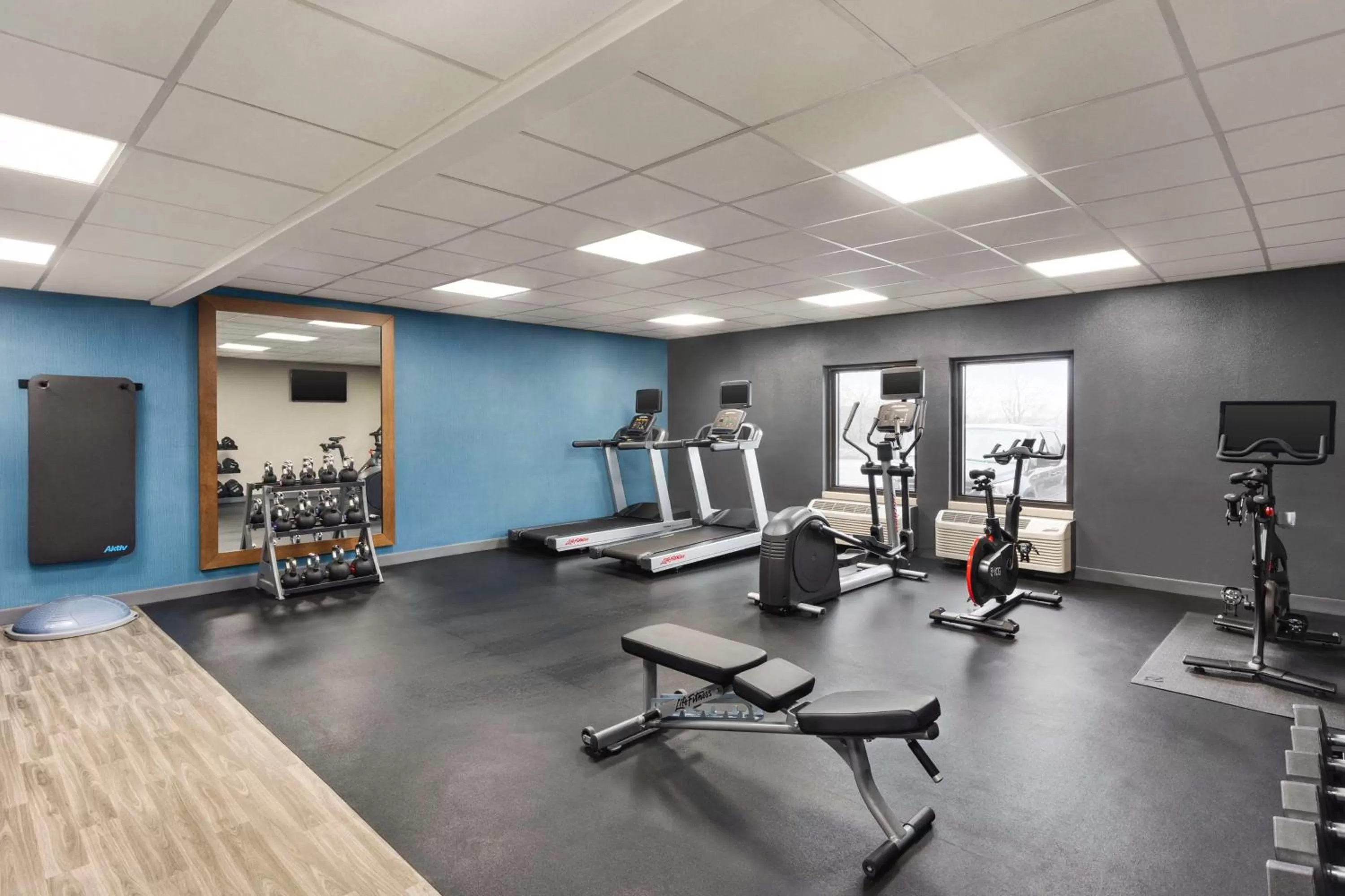 Fitness centre/facilities in Hampton Inn Milwaukee Brookfield