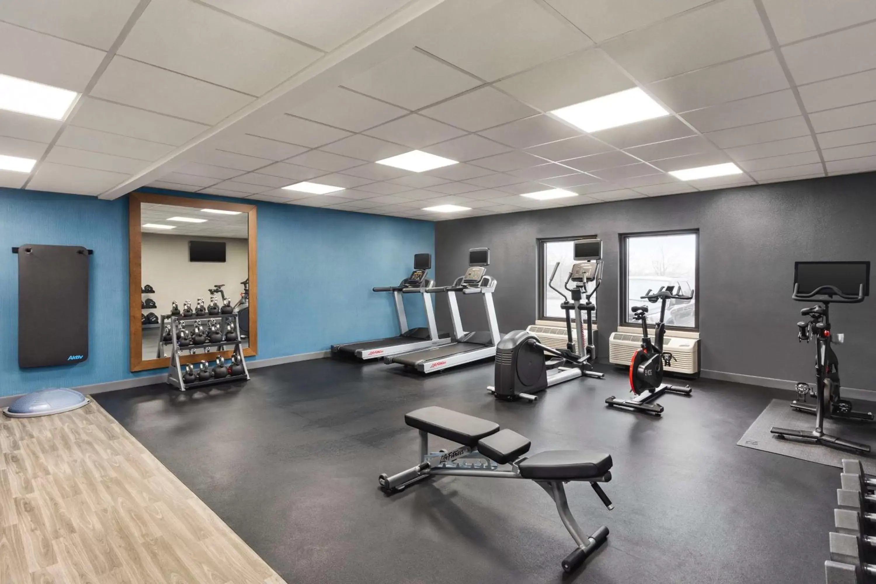 Fitness centre/facilities, Fitness Center/Facilities in Hampton Inn Milwaukee Brookfield