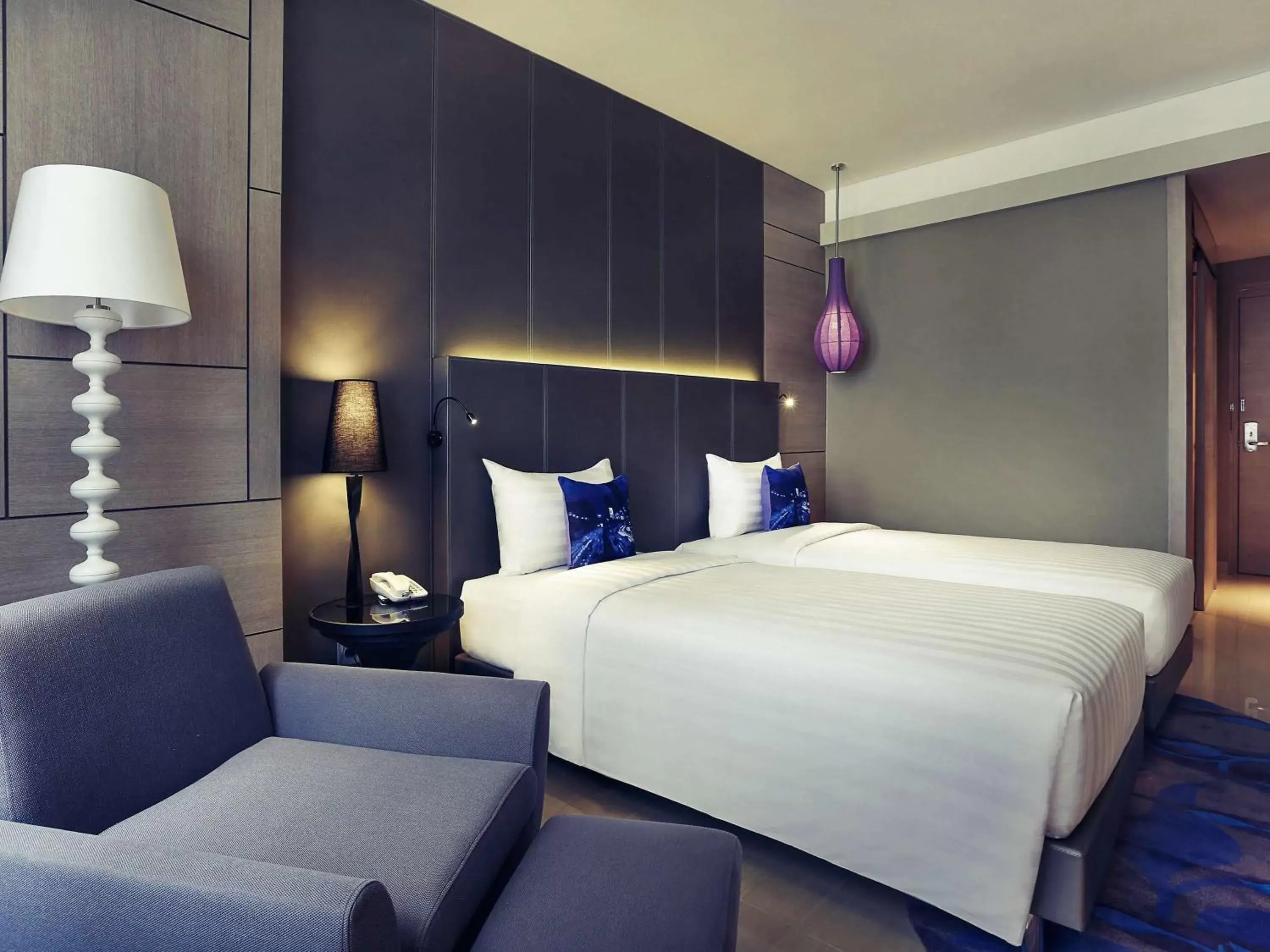 Photo of the whole room, Bed in Mercure Jakarta Sabang