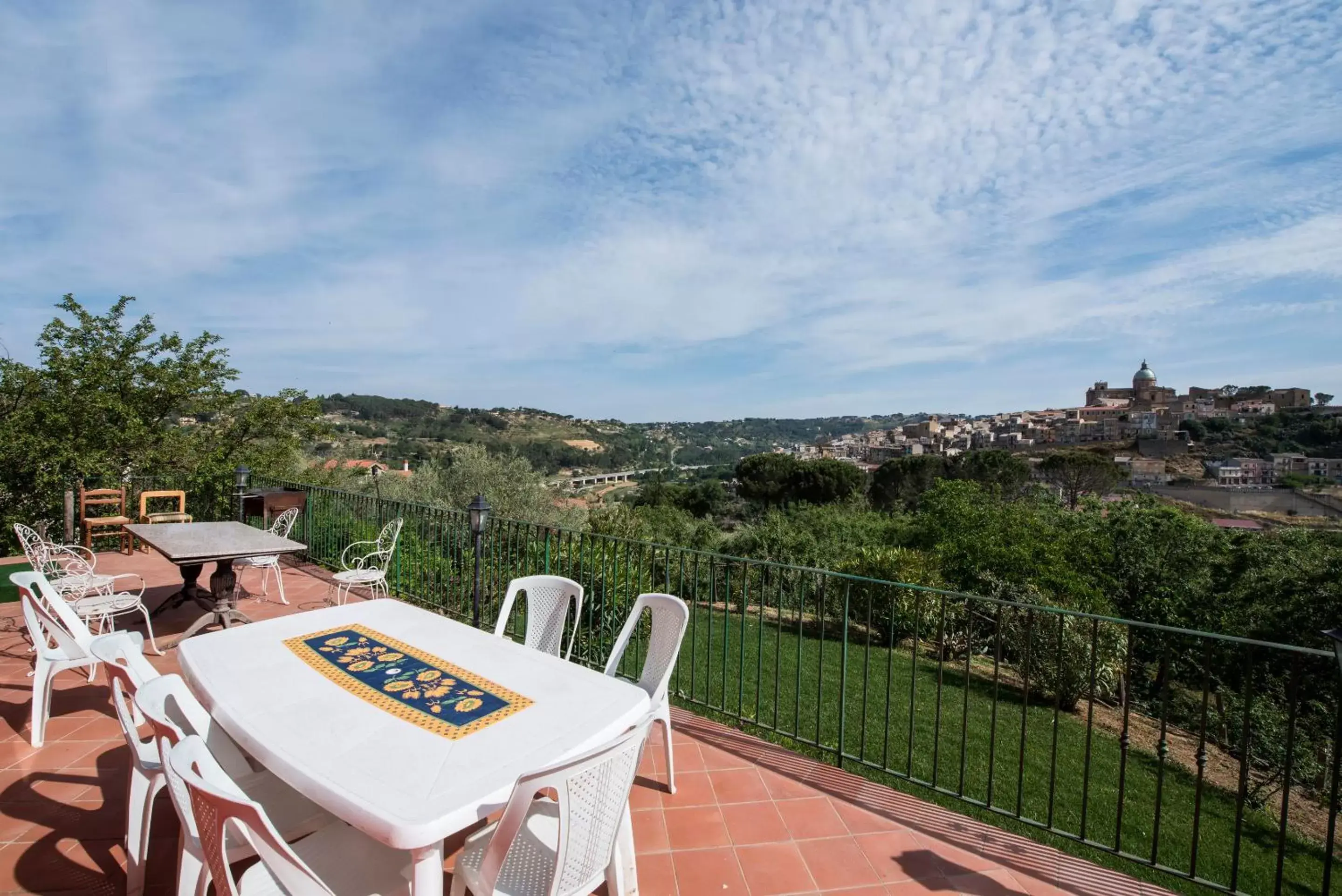 City view in La Casa Rossa Country House