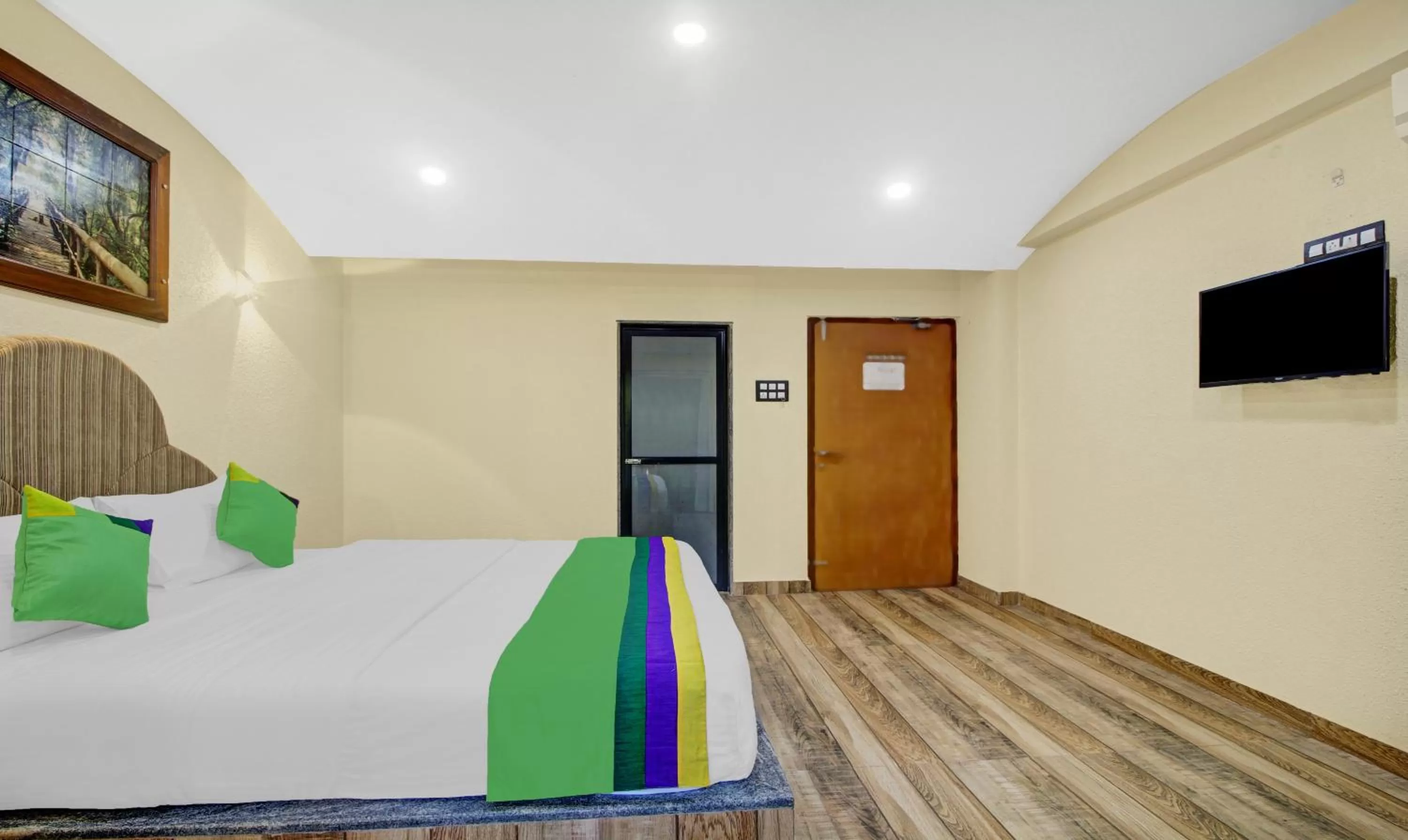 Bedroom, Bed in Treebo Majestic Palms, 2 Km From Colva Beach