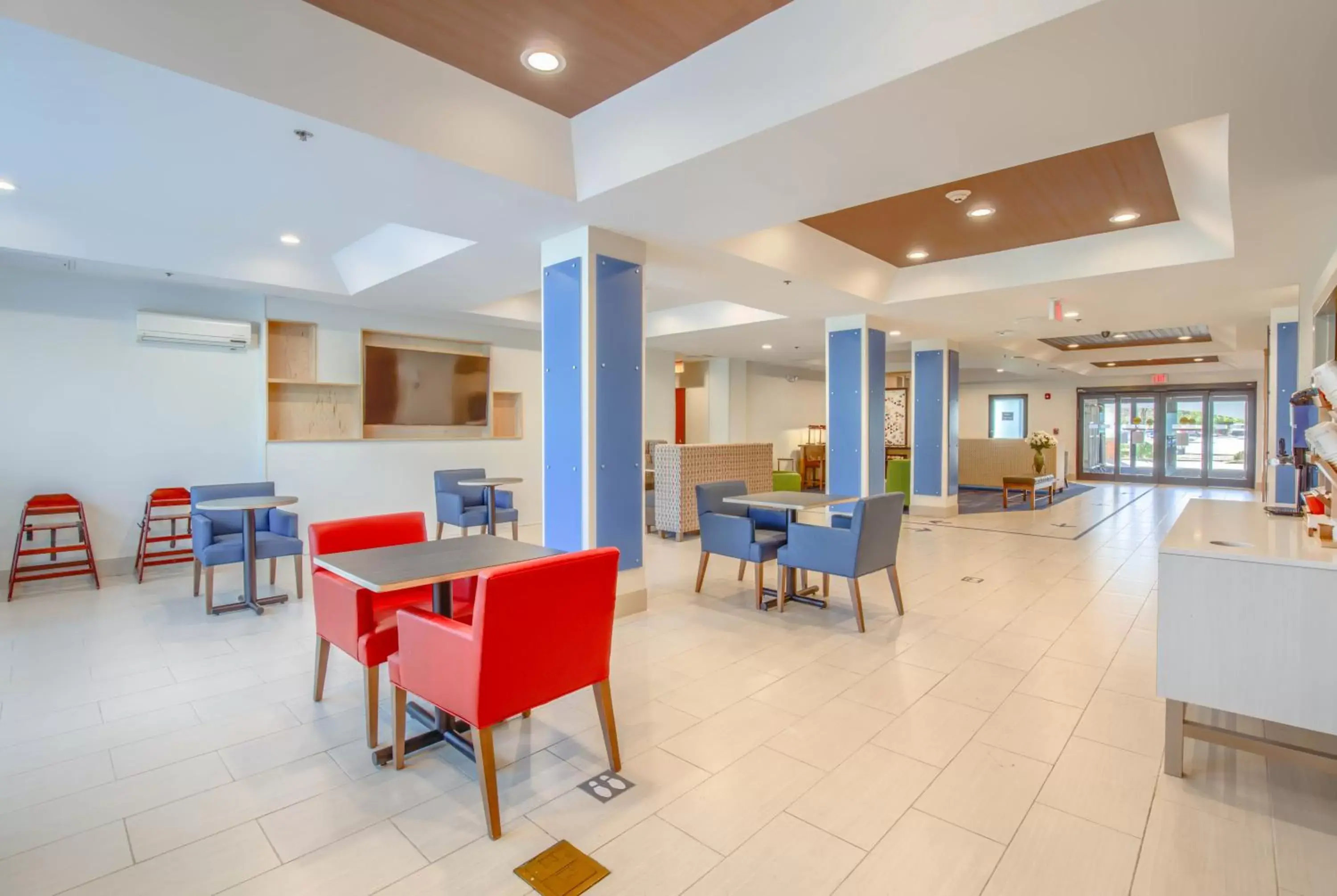 Restaurant/Places to Eat in Holiday Inn Express Hotel & Suites Gulf Shores, an IHG Hotel