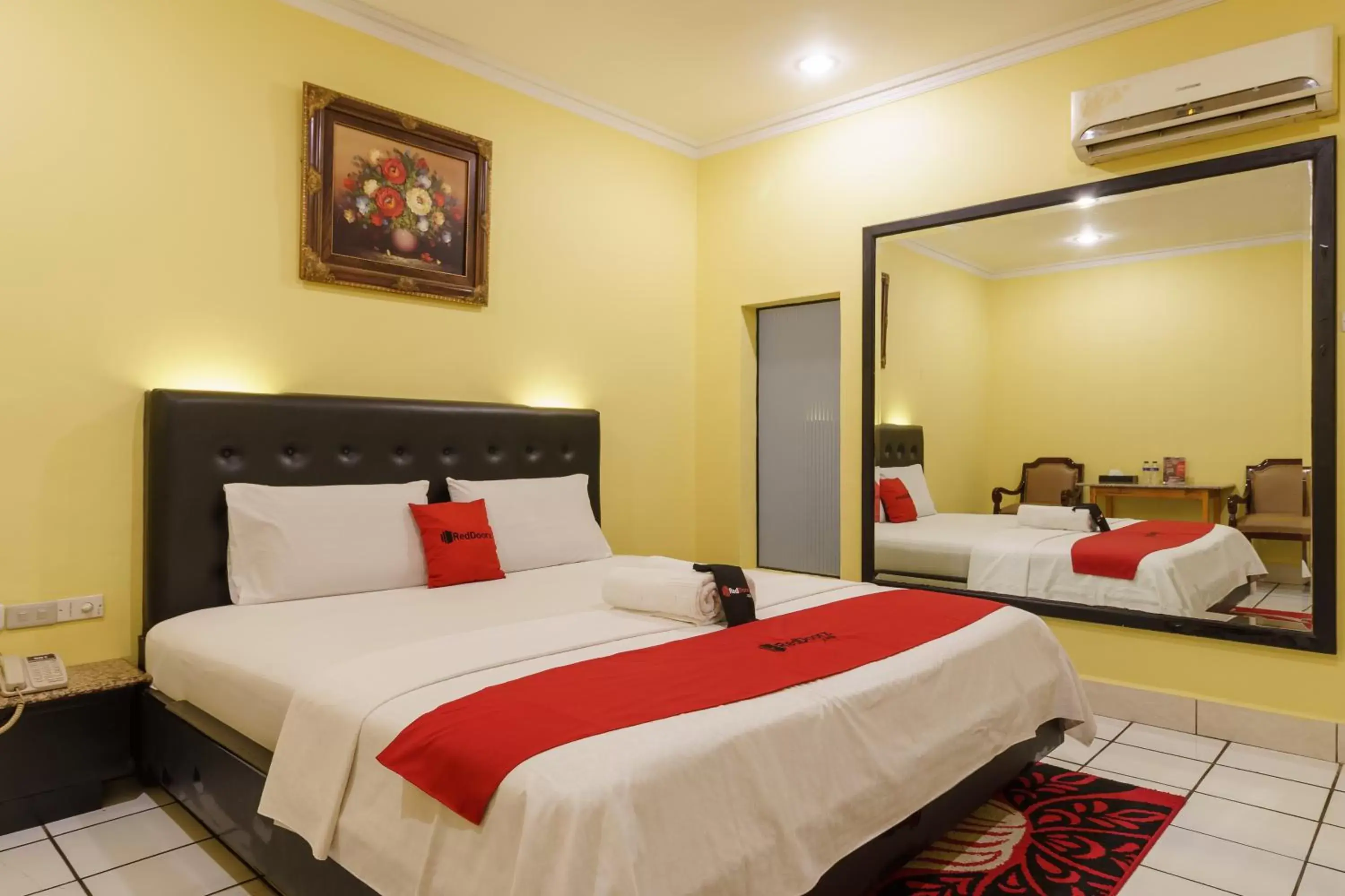 Photo of the whole room, Bed in RedDoorz Plus near Ancol