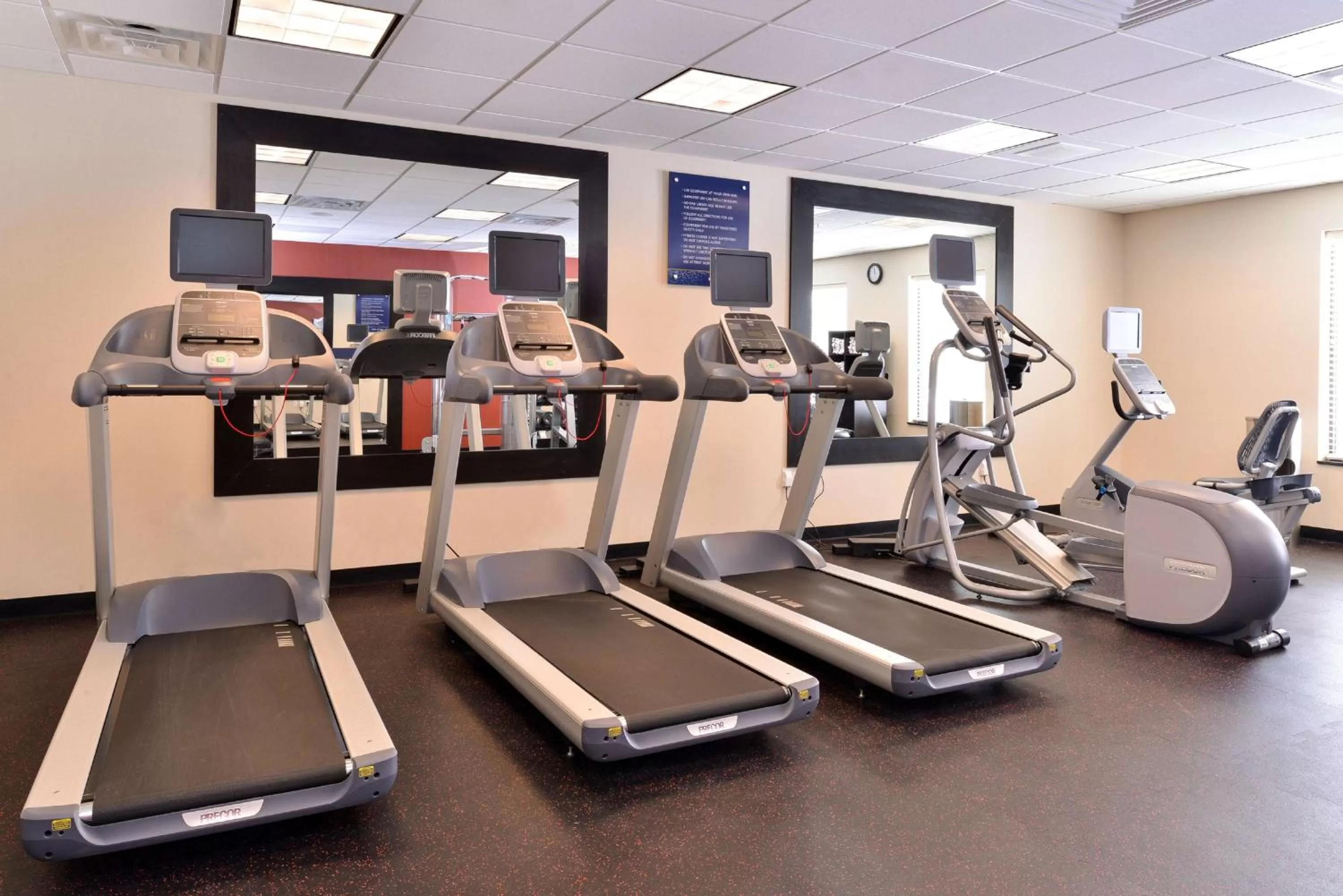 Fitness centre/facilities in Hampton Inn Potsdam