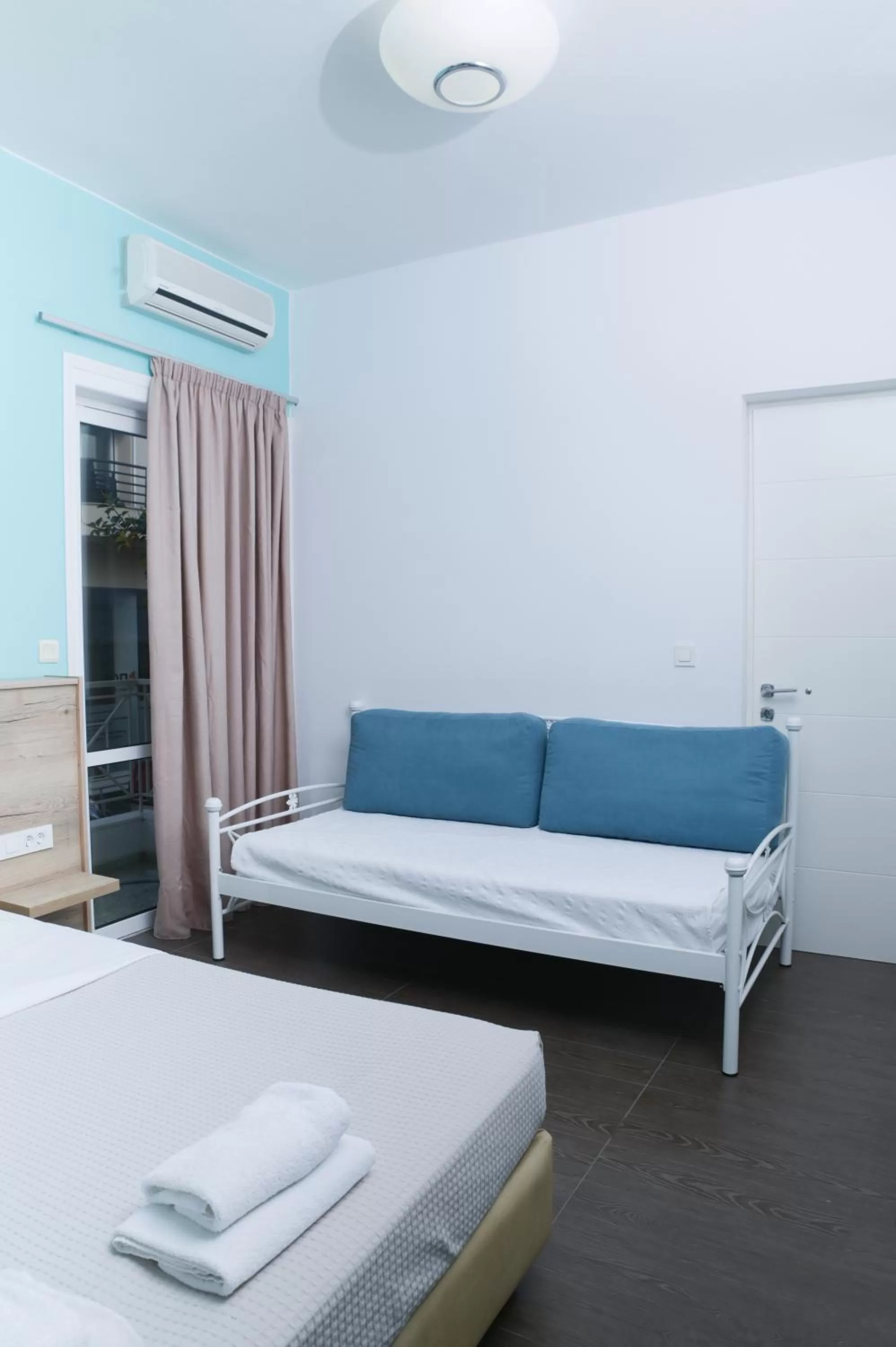 Bed in Ikaros Art Hotel