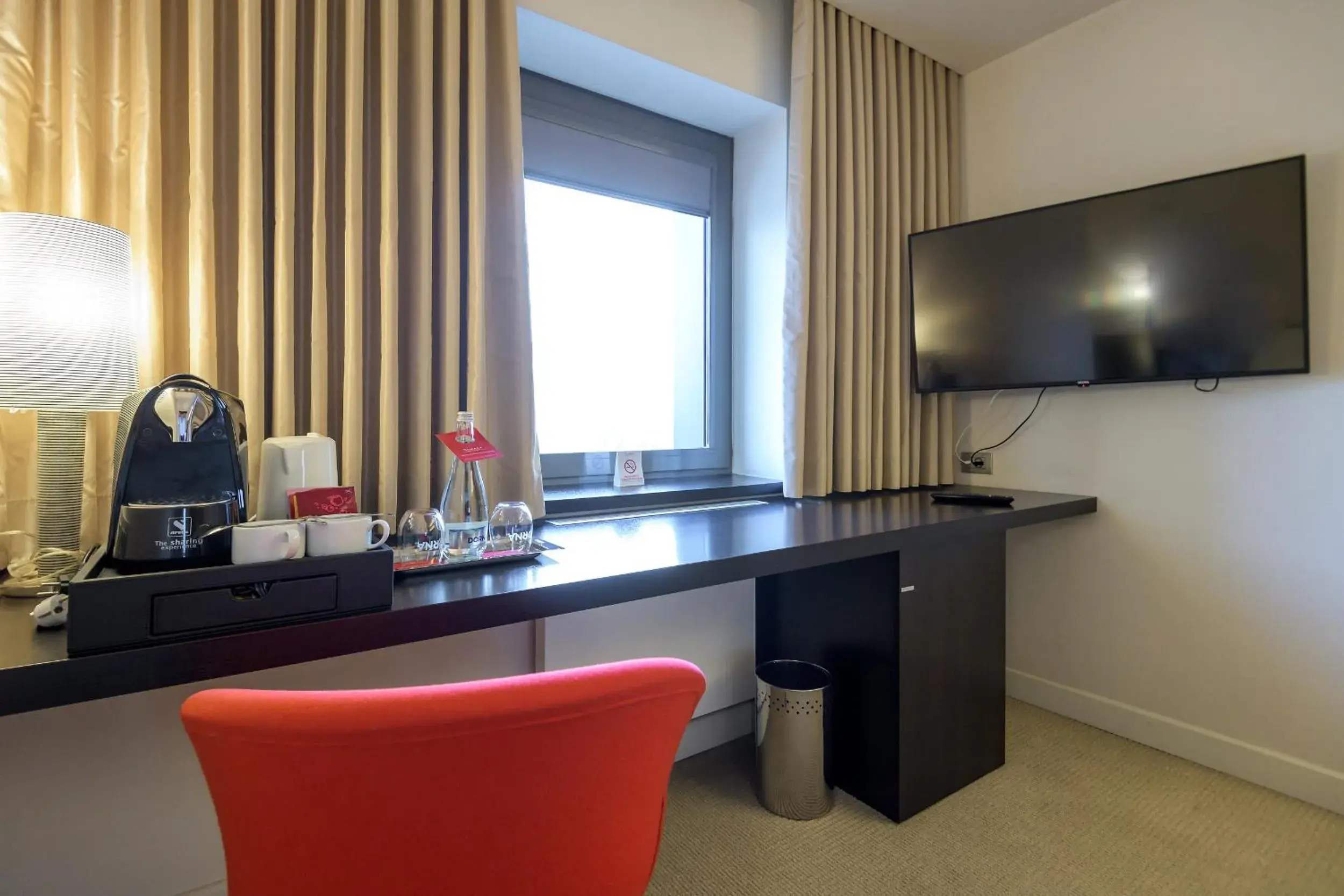 TV and multimedia, TV/Entertainment Center in Ramada Plaza by Wyndham Bucharest Convention Center