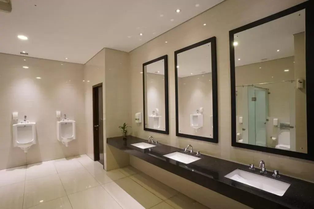 Bathroom in Java Heritage Hotel Purwokerto