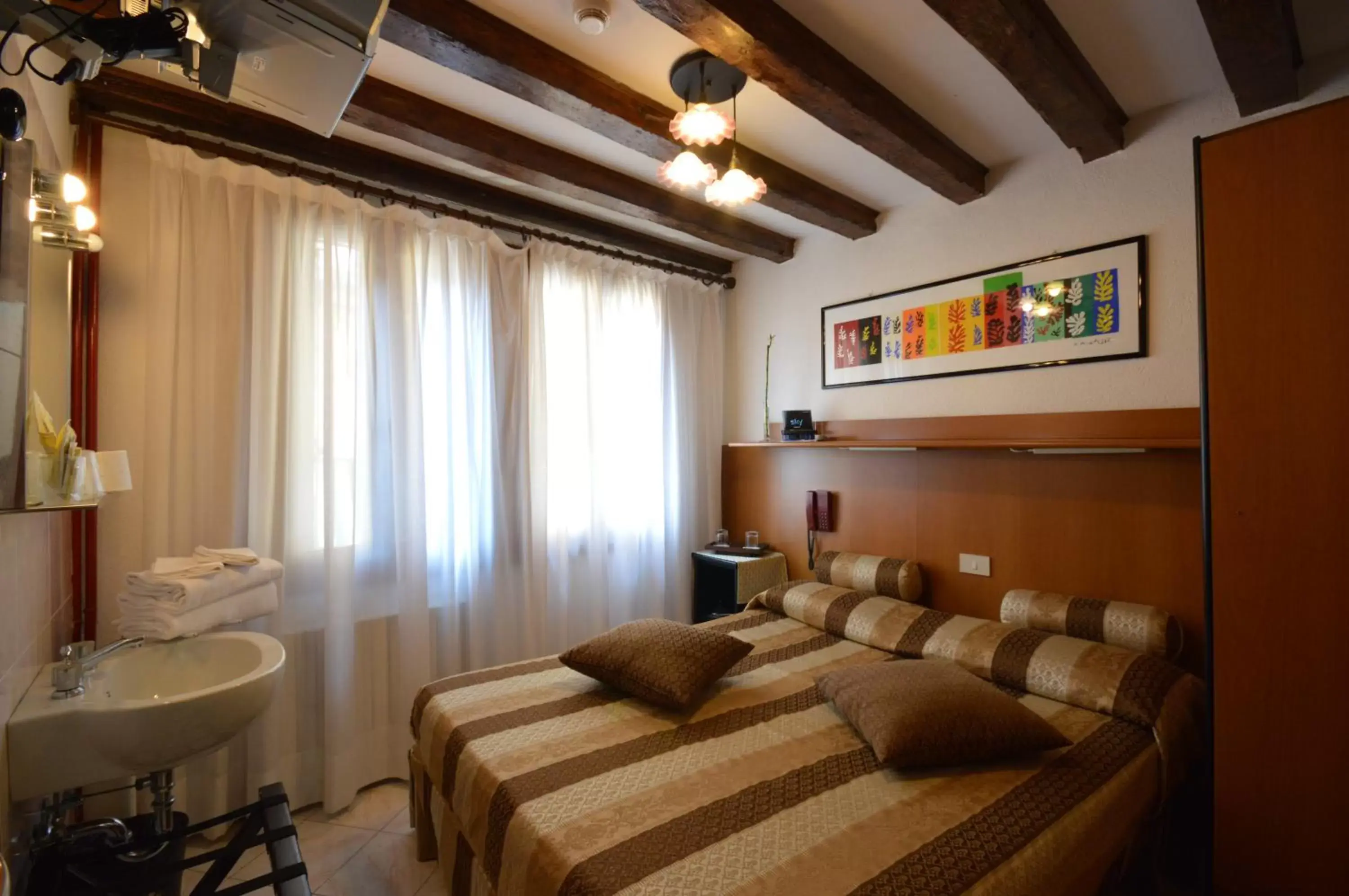 Photo of the whole room, Bed in Albergo Marin