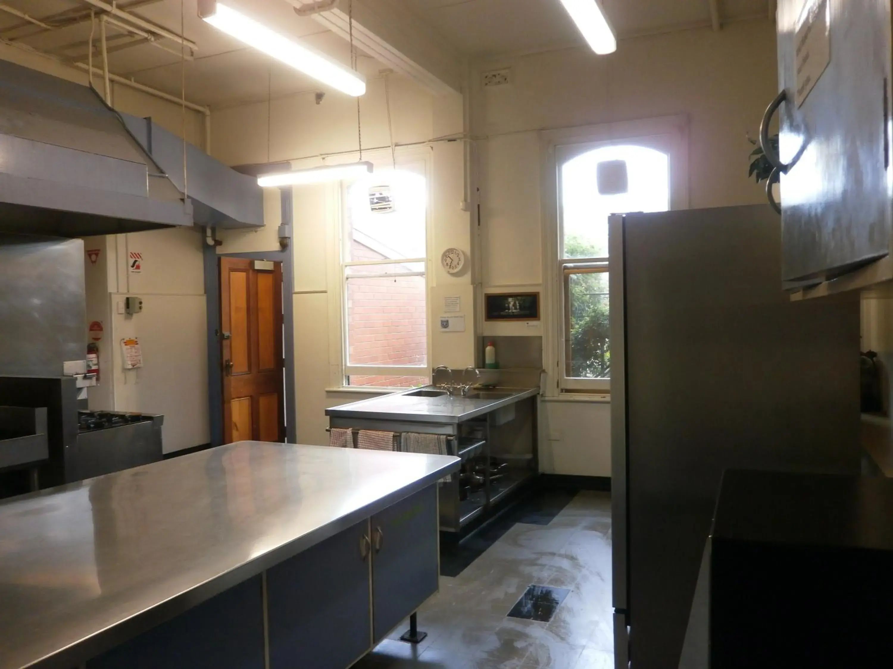 Communal kitchen, Kitchen/Kitchenette in Launceston Backpackers