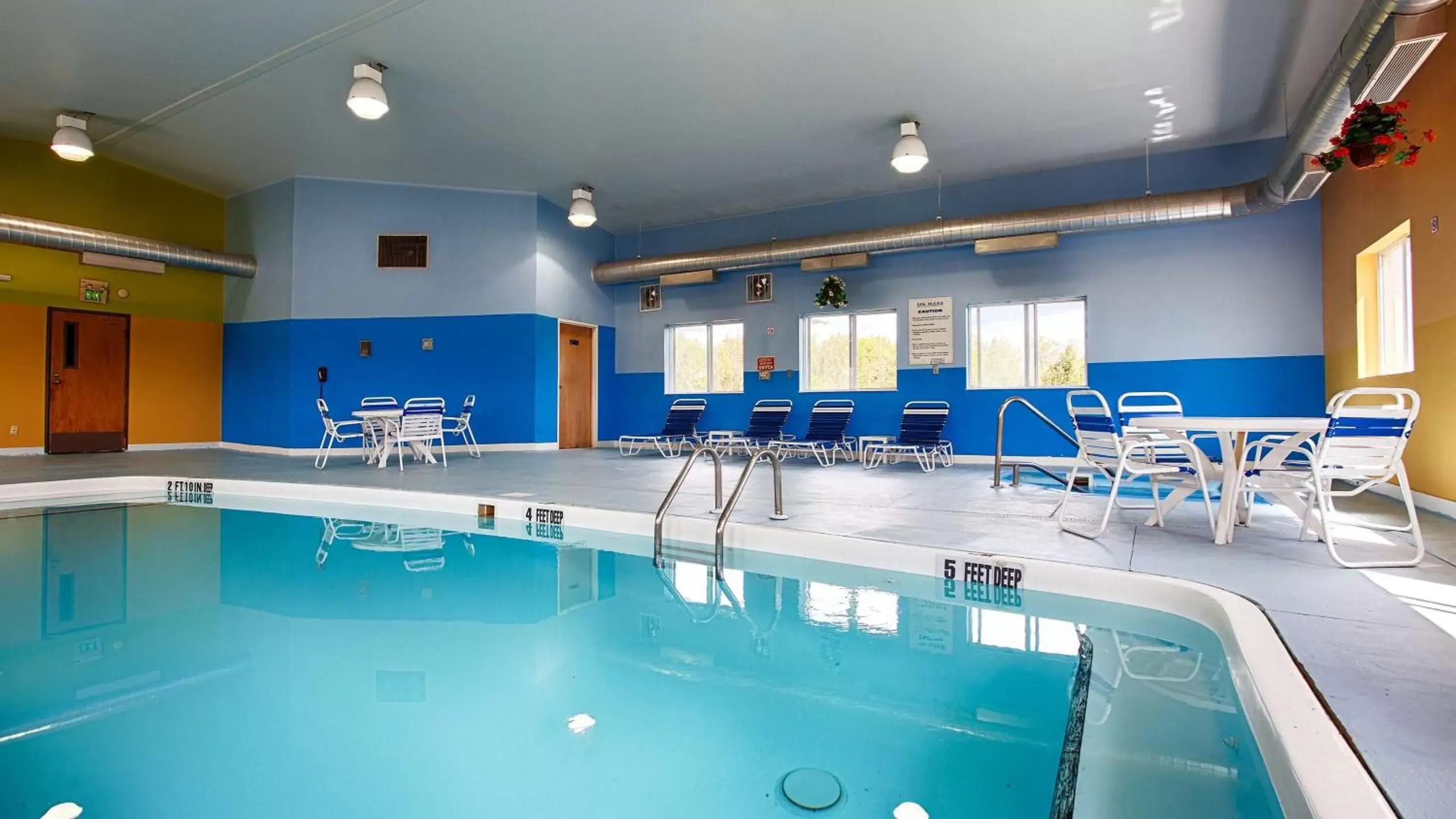 On site, Swimming Pool in Best Western New Baltimore Inn