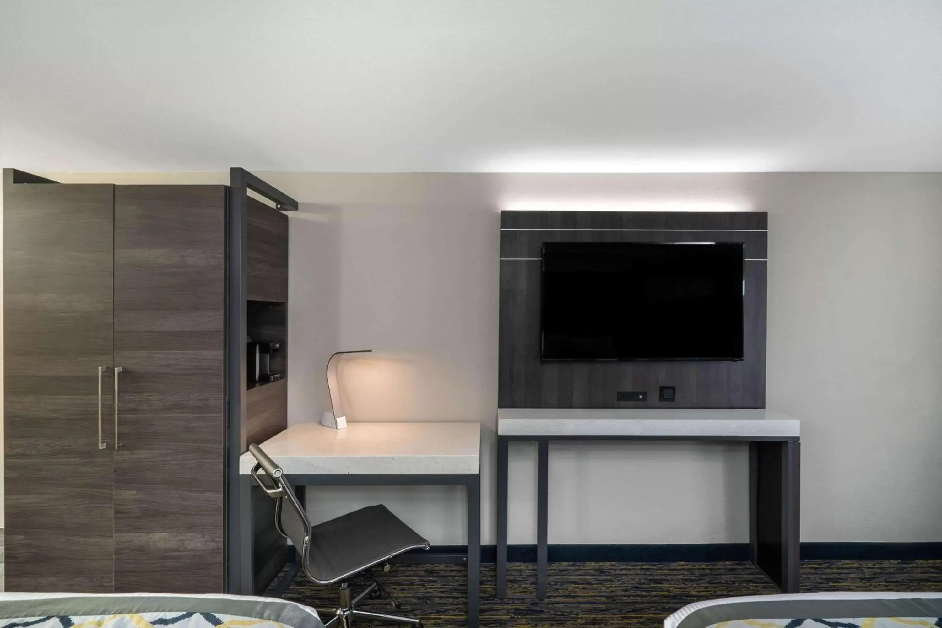 Photo of the whole room in Baymont by Wyndham Murfreesboro Photo of the whole room in Baymont by Wyndham Murfreesboro