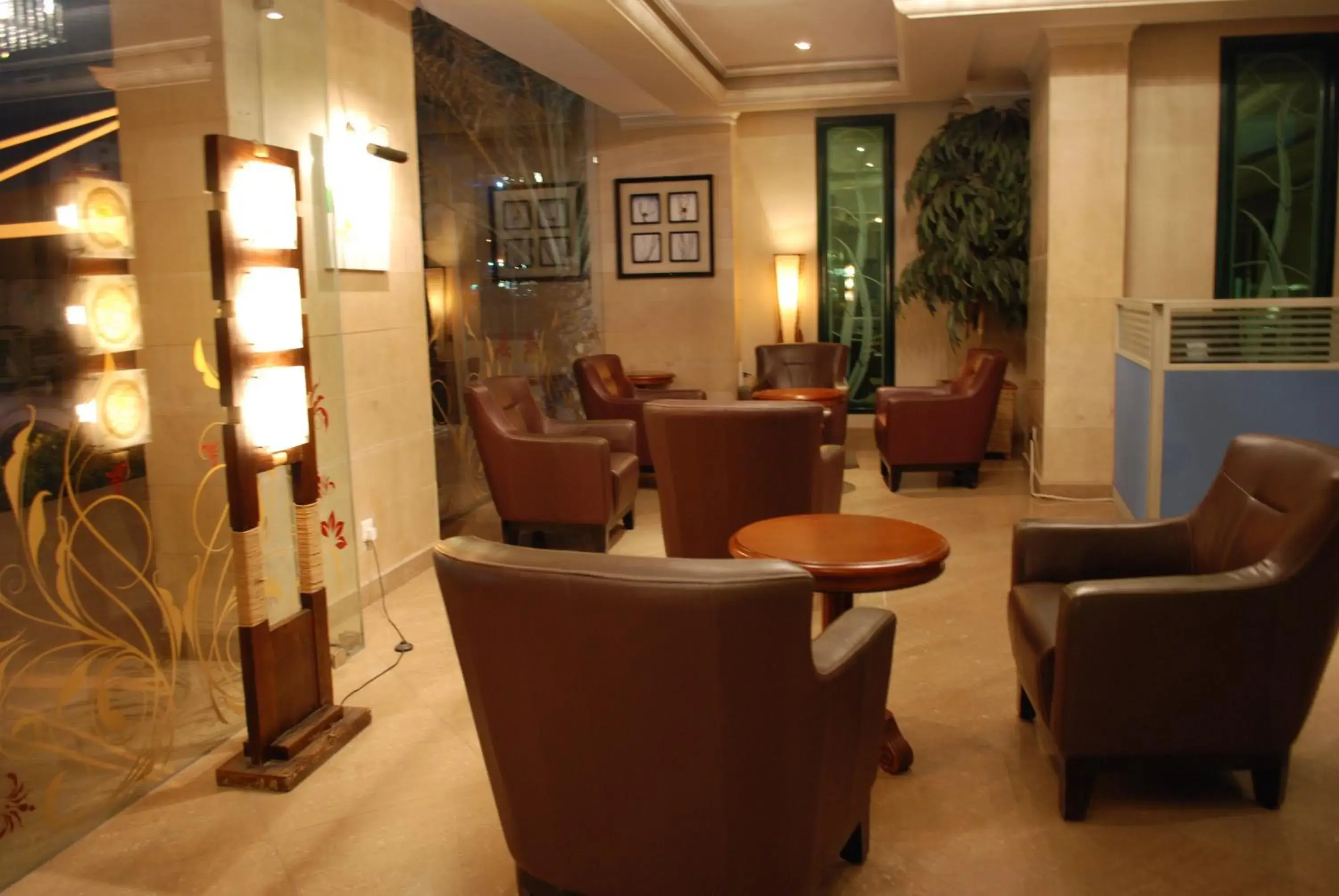 Lobby or reception, Lounge/Bar in Times Square Suite Hotel