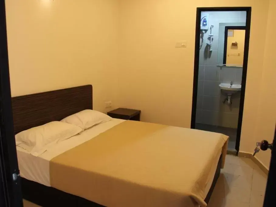 Bed in ISLAND TIME MOTEL KUAH