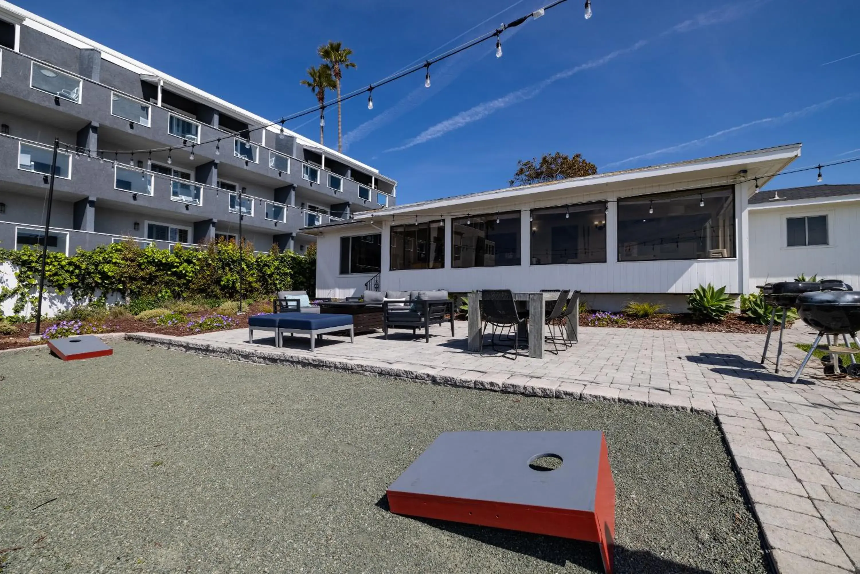 Patio, Property Building in Tides Oceanview Inn and Cottages
