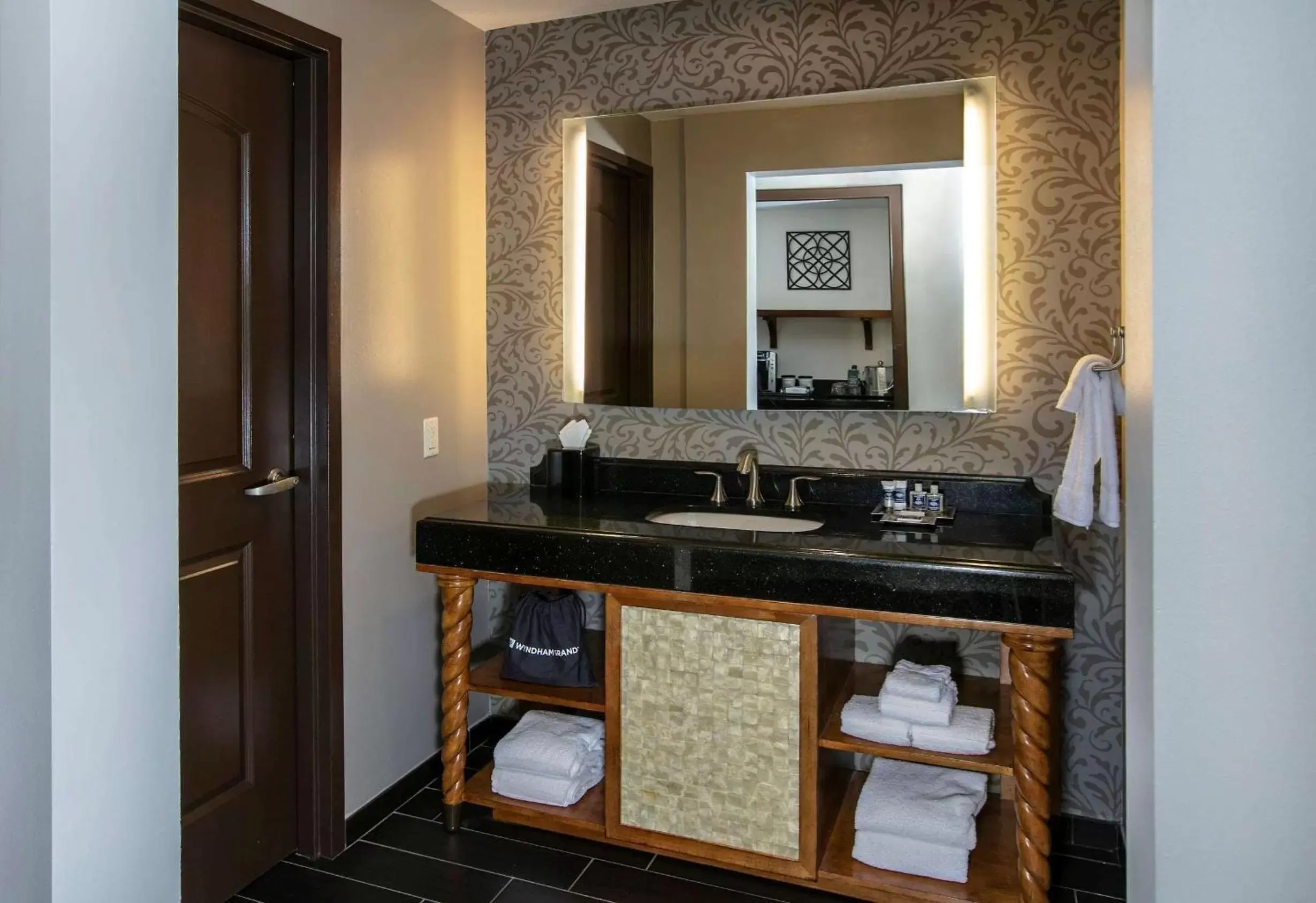 Photo of the whole room, Bathroom in Wyndham Grand Orlando Resort Bonnet Creek