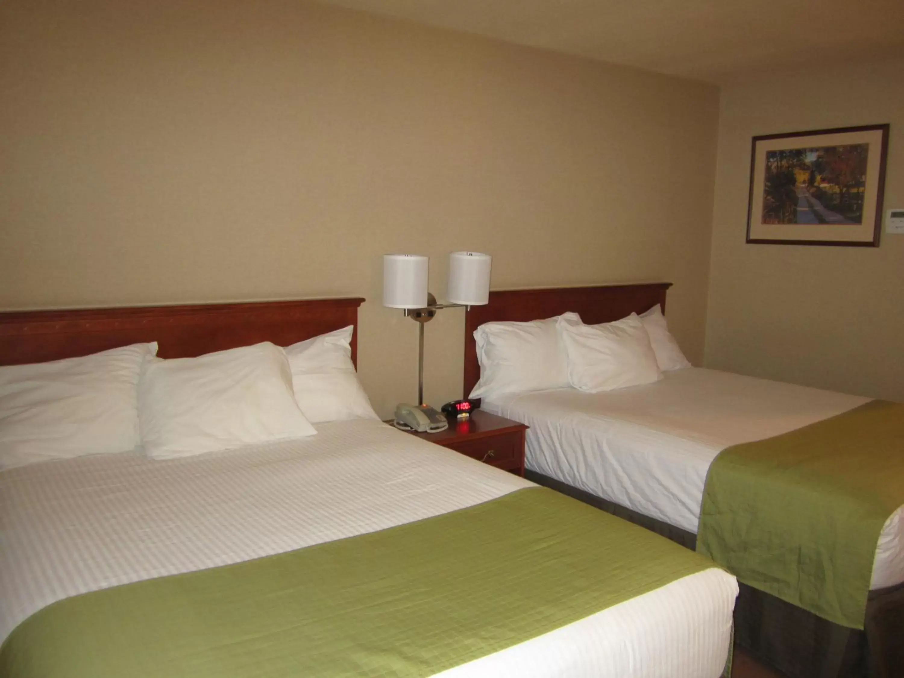 Bedroom, Bed in Super 8 by Wyndham Fort St. John BC