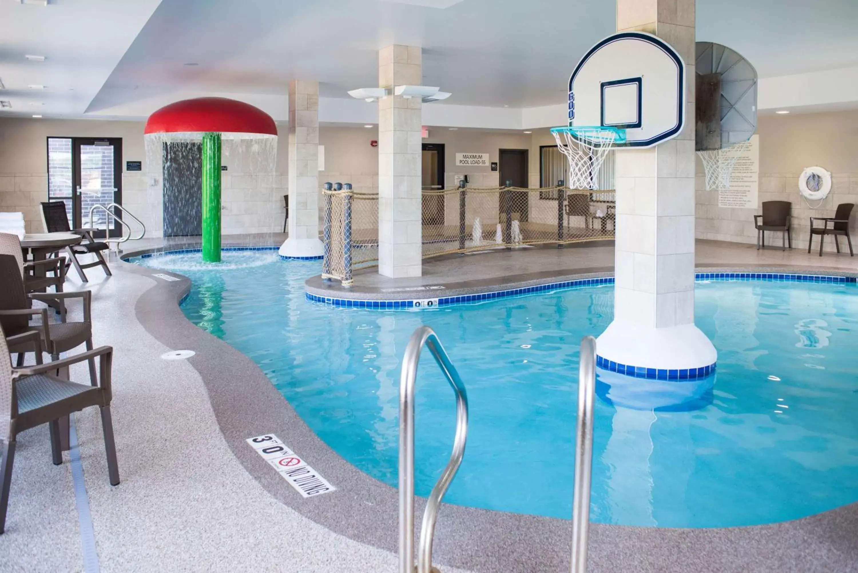 Bathroom, Swimming Pool in Hampton Inn and Suites at Wisconsin Dells Lake Delton