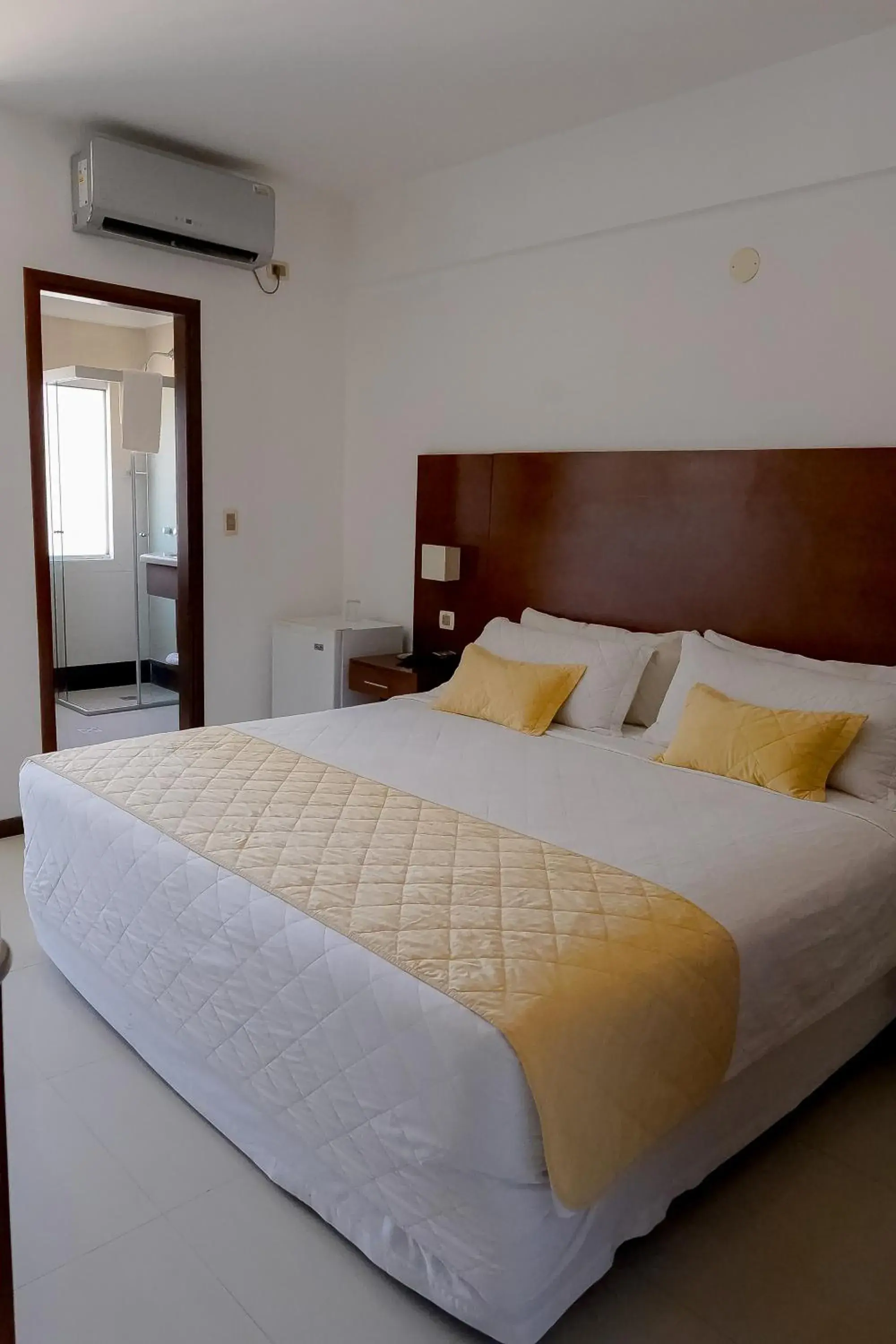 Large Single Room in Prince Hotel Large Single Room in Prince Hotel