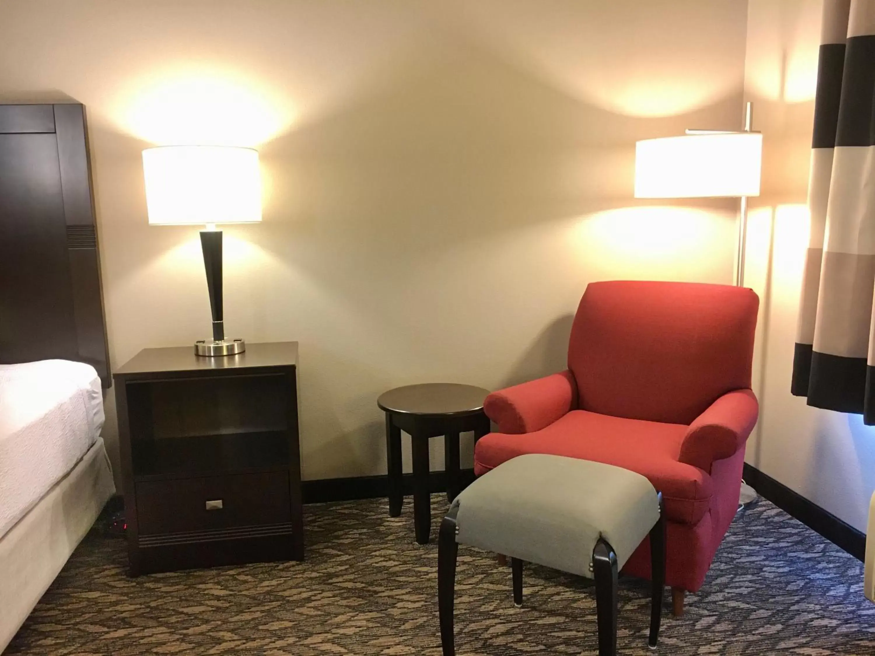 Bedroom, Seating Area in Best Western Wheatland Inn