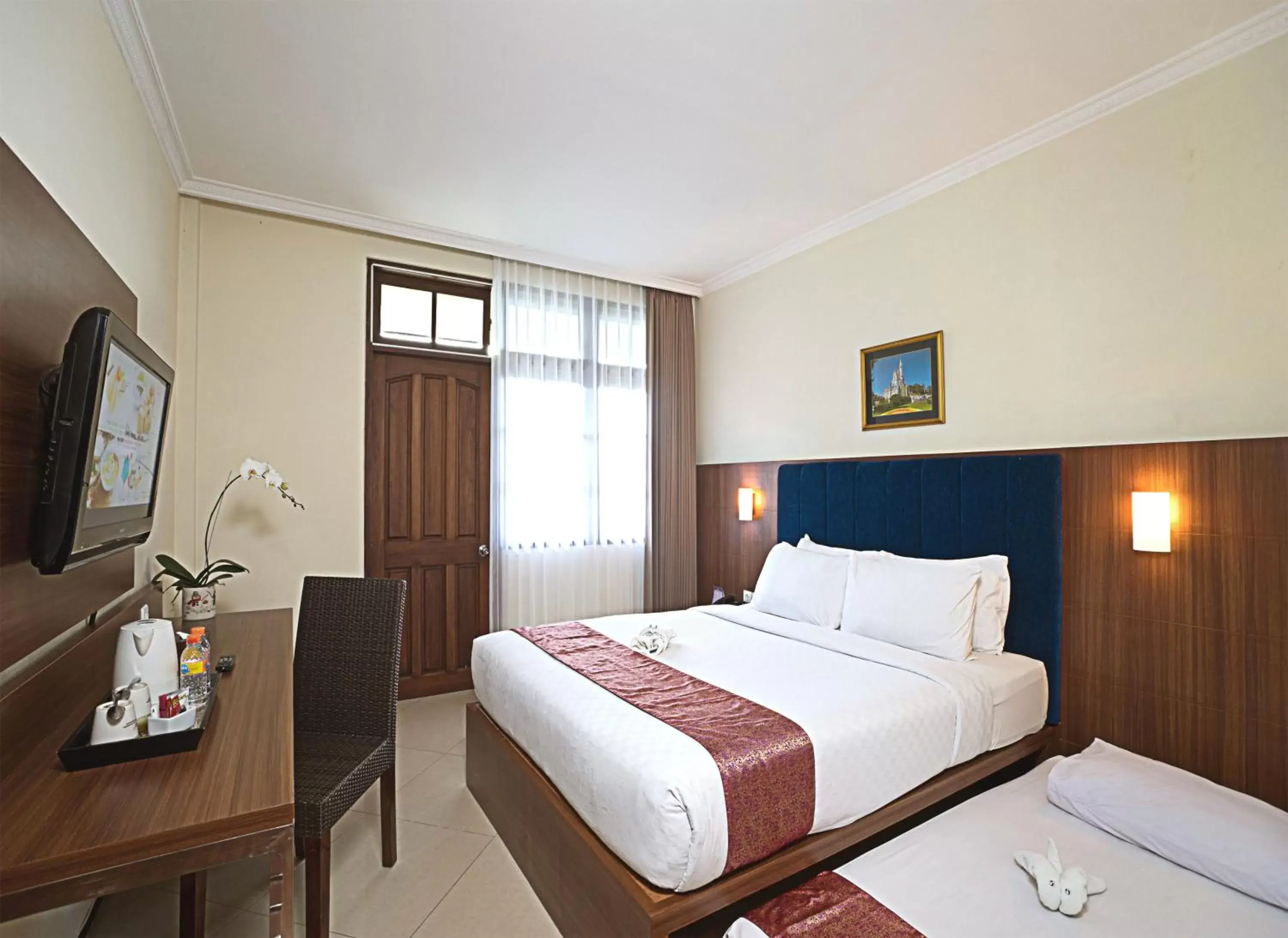 Bed in Royal Orchids Garden Hotel & Condominium