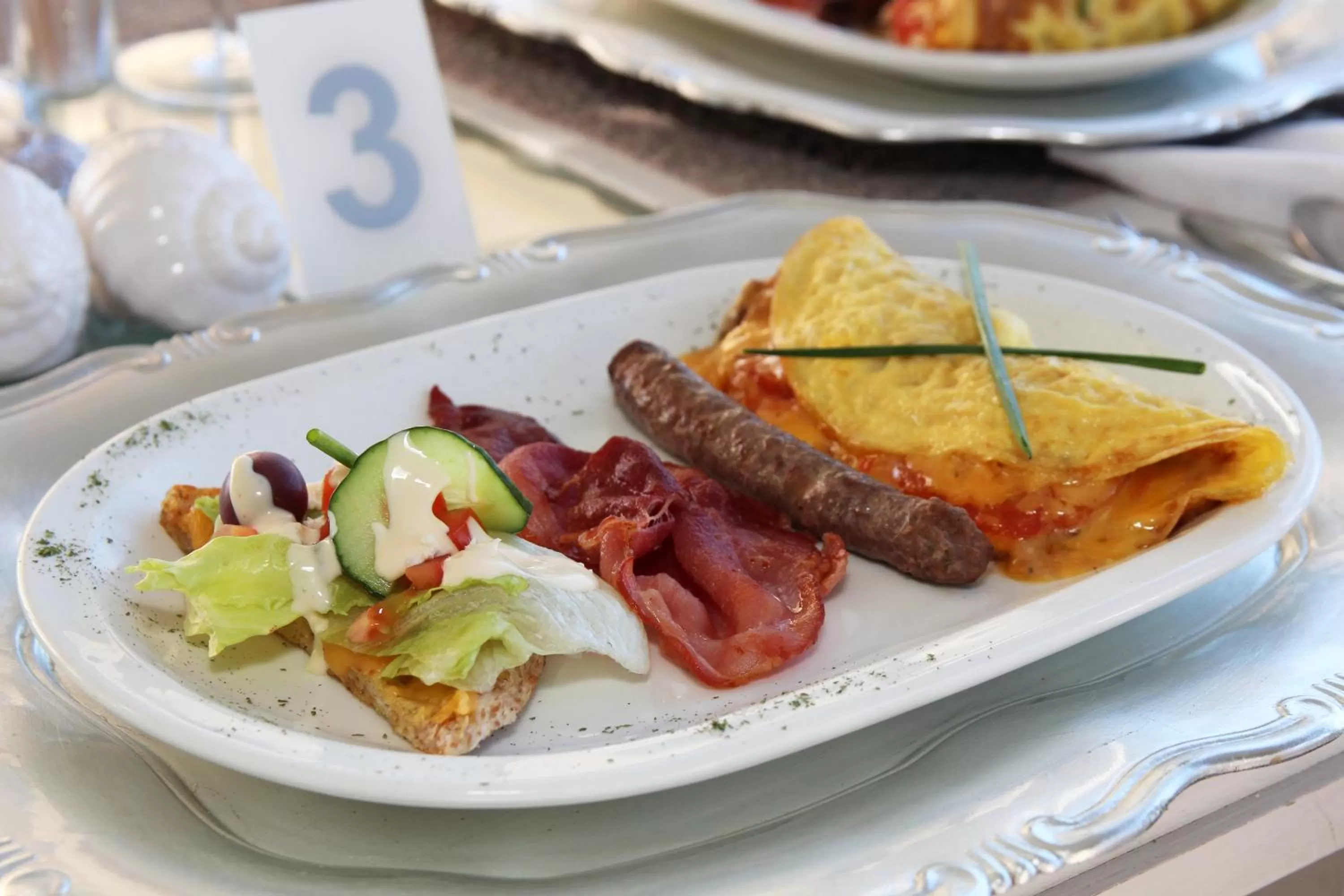 Breakfast in Victoria Manor