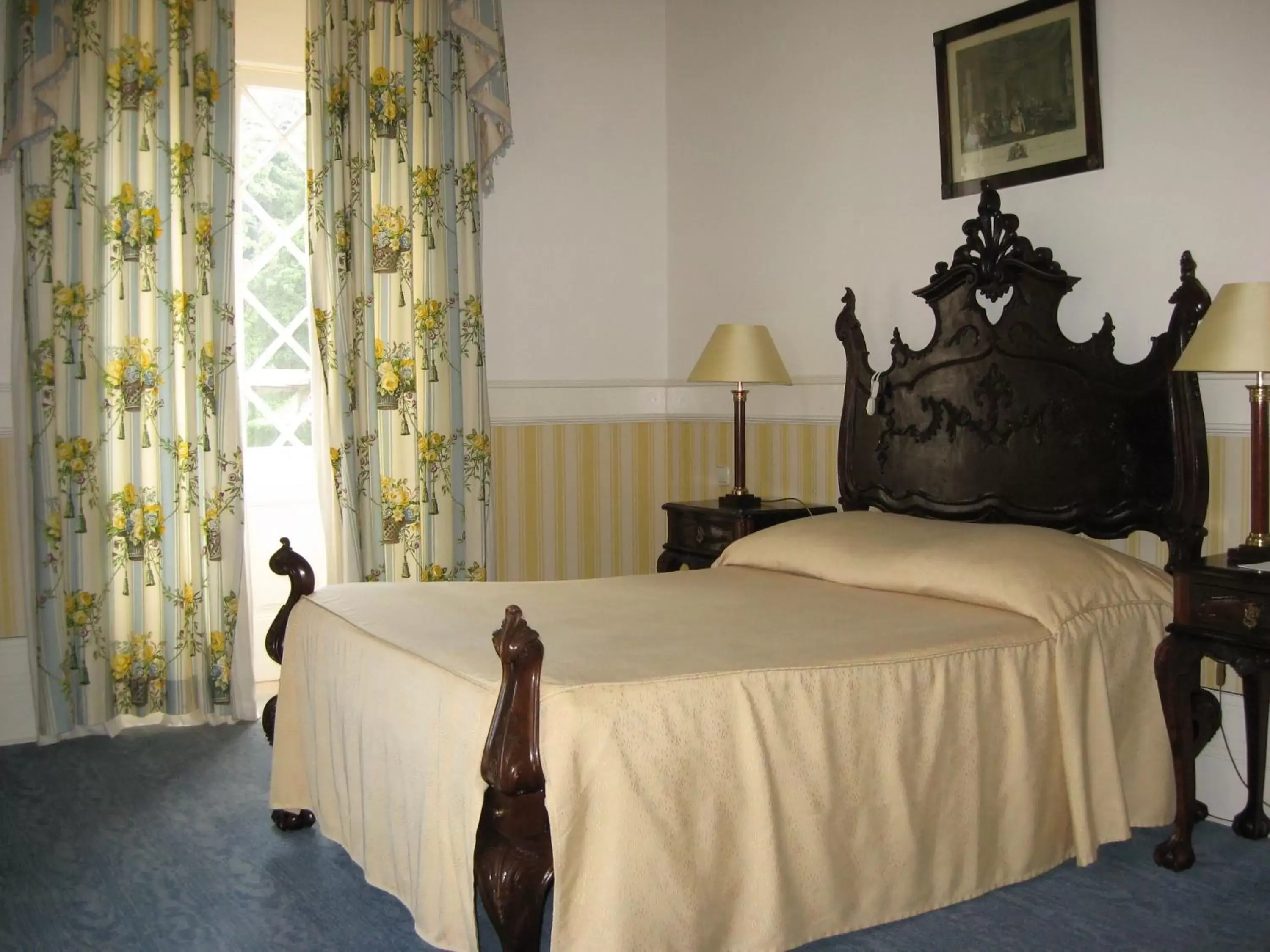 Photo of the whole room, Bed in Palace Hotel do Bussaco