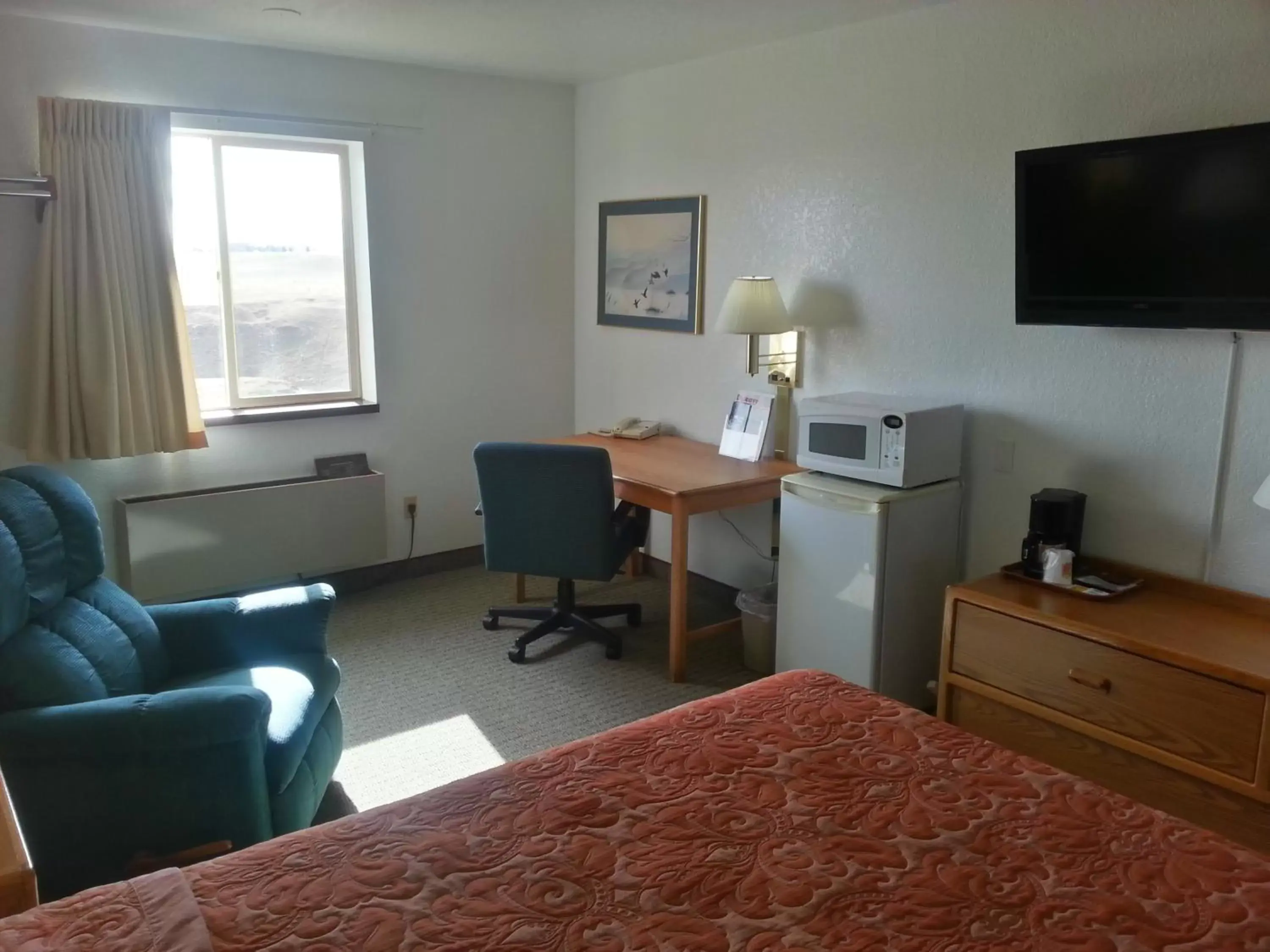 Photo of the whole room, TV/Entertainment Center in Super 8 by Wyndham Cut Bank