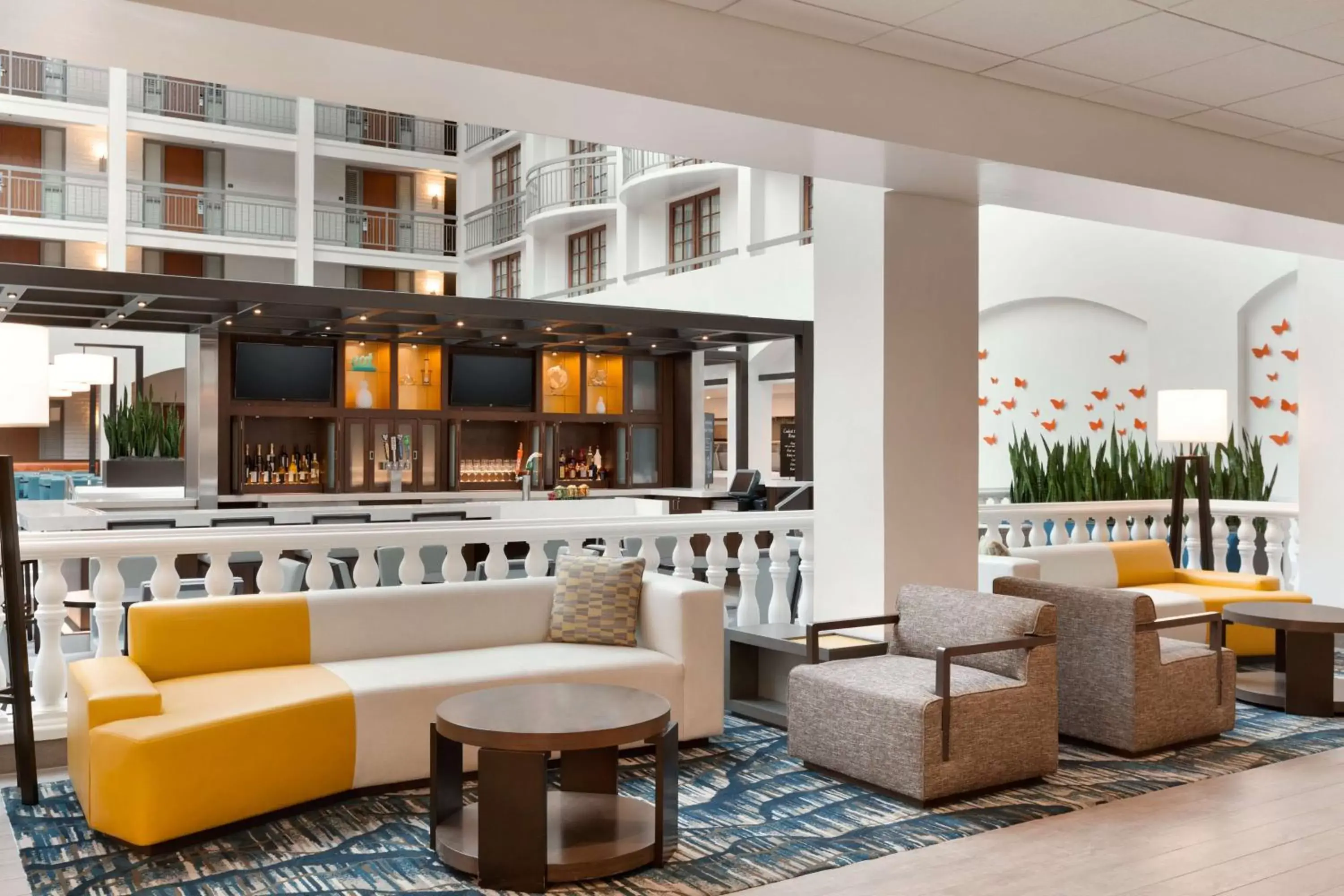 Lobby or reception, Lounge/Bar in Embassy Suites San Luis Obispo