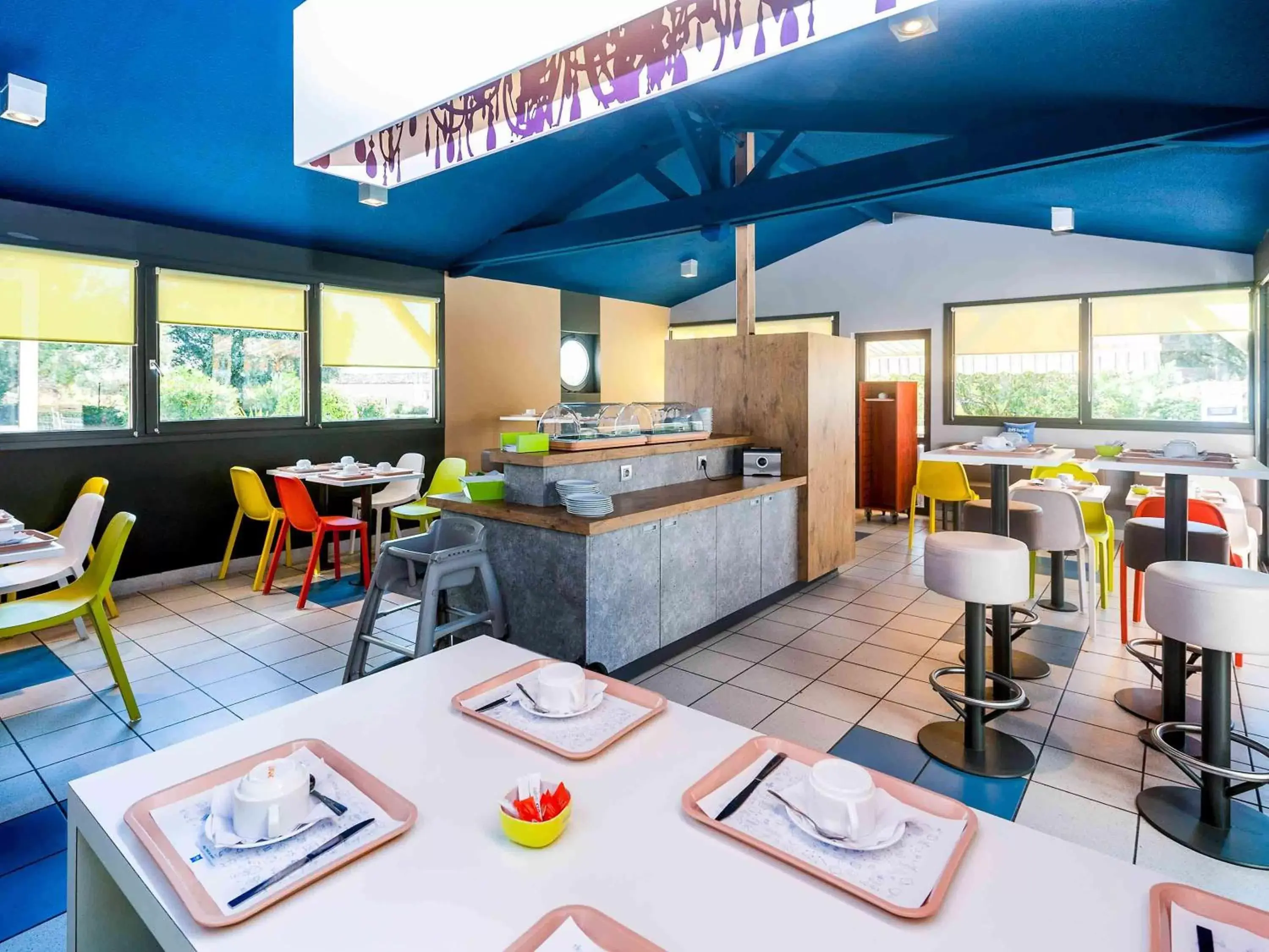 Property building, Restaurant/Places to Eat in ibis budget Nimes Marguerittes - A9