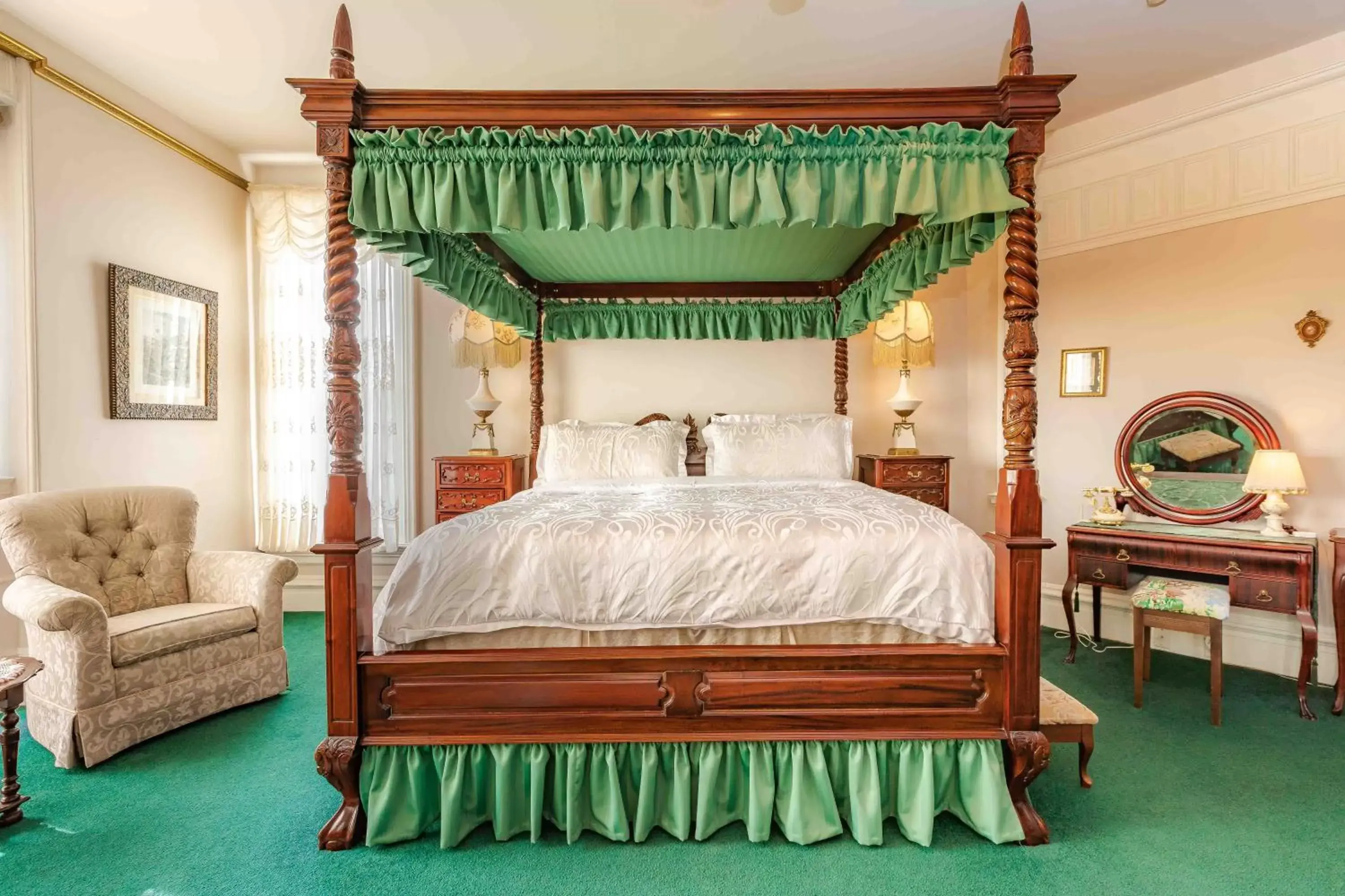 Bed in Amethyst Inn