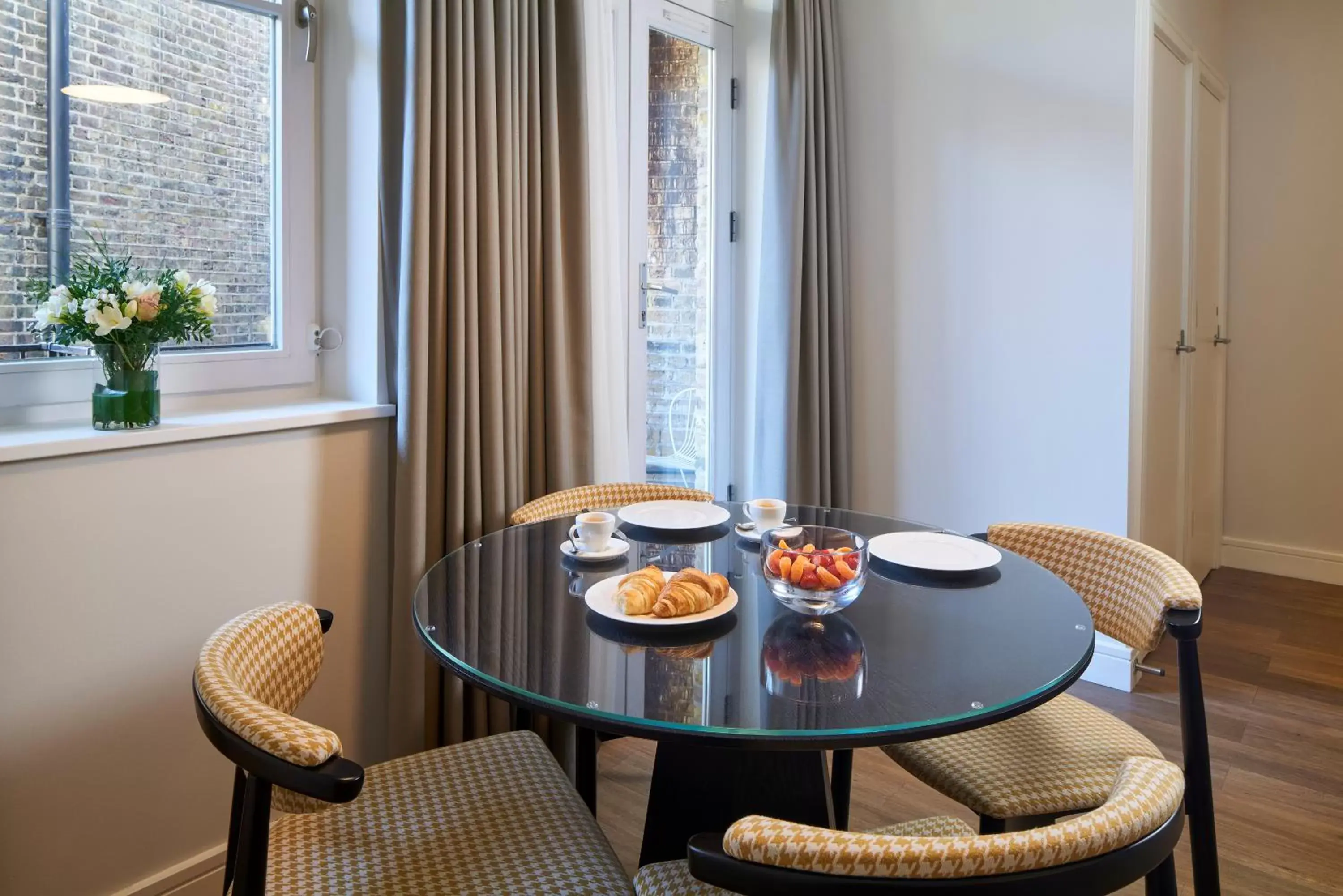 Seating area, Dining Area in Cheval Harrington Court at South Kensington