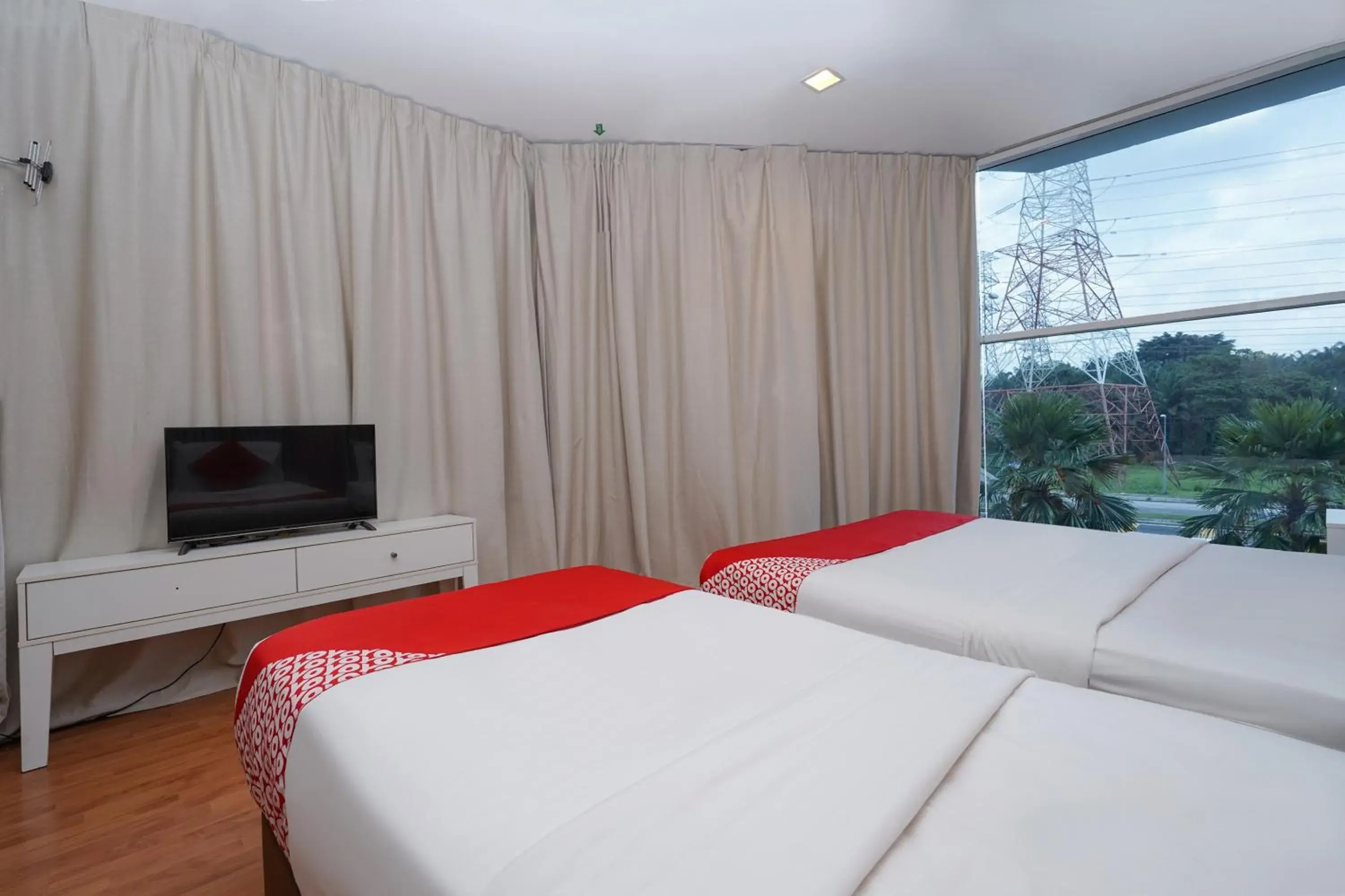 Bedroom, Bed in OYO 90100 Bangi Gateway Hotel