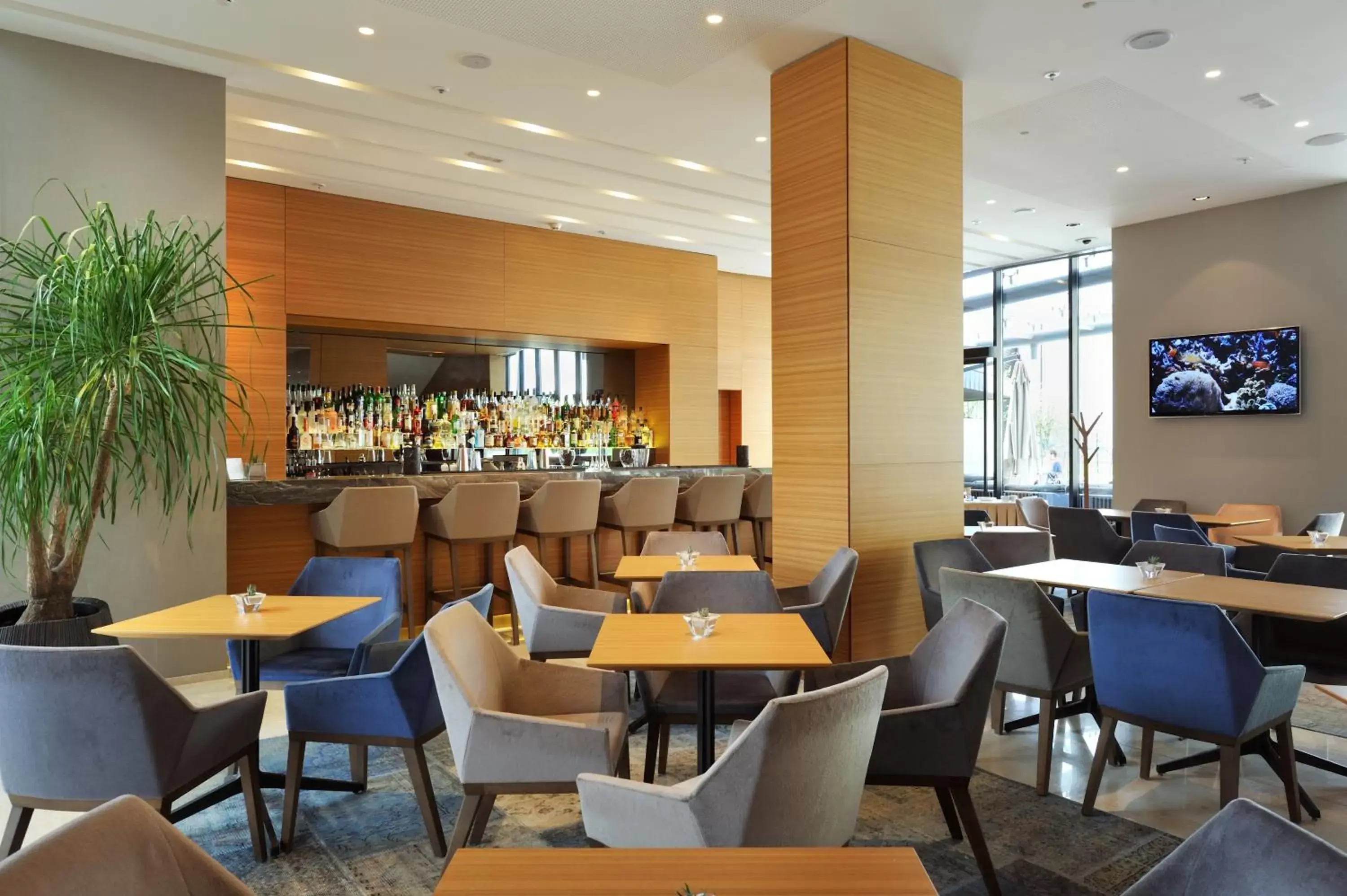 Lounge or bar, Restaurant/Places to Eat in Radisson Blu Plaza Hotel Ljubljana