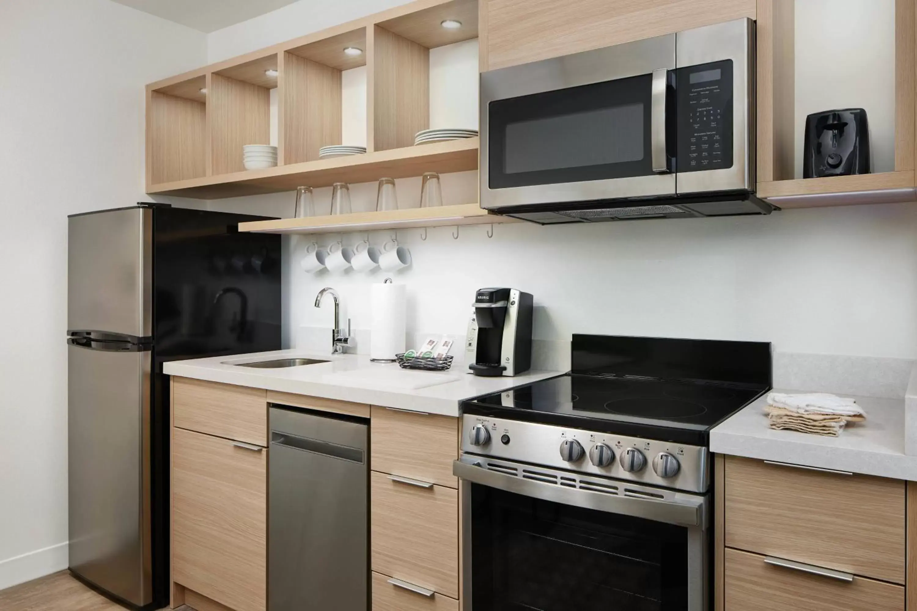Bedroom, Kitchen/Kitchenette in TownePlace Suites by Marriott Tampa Casino Area