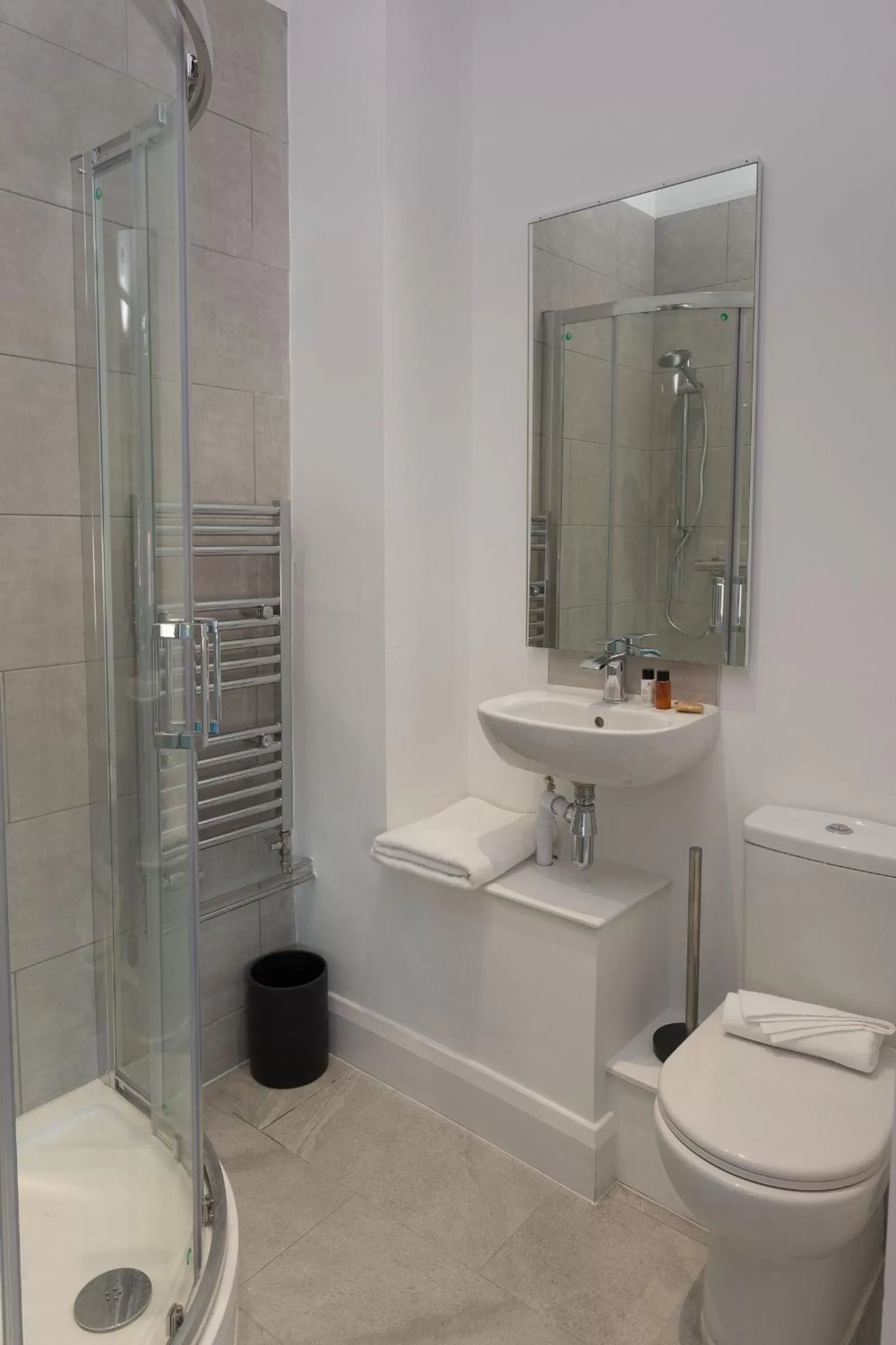 Bathroom in Titanic Guest 4 Star Boutique- Tourism NI certified- Free parking