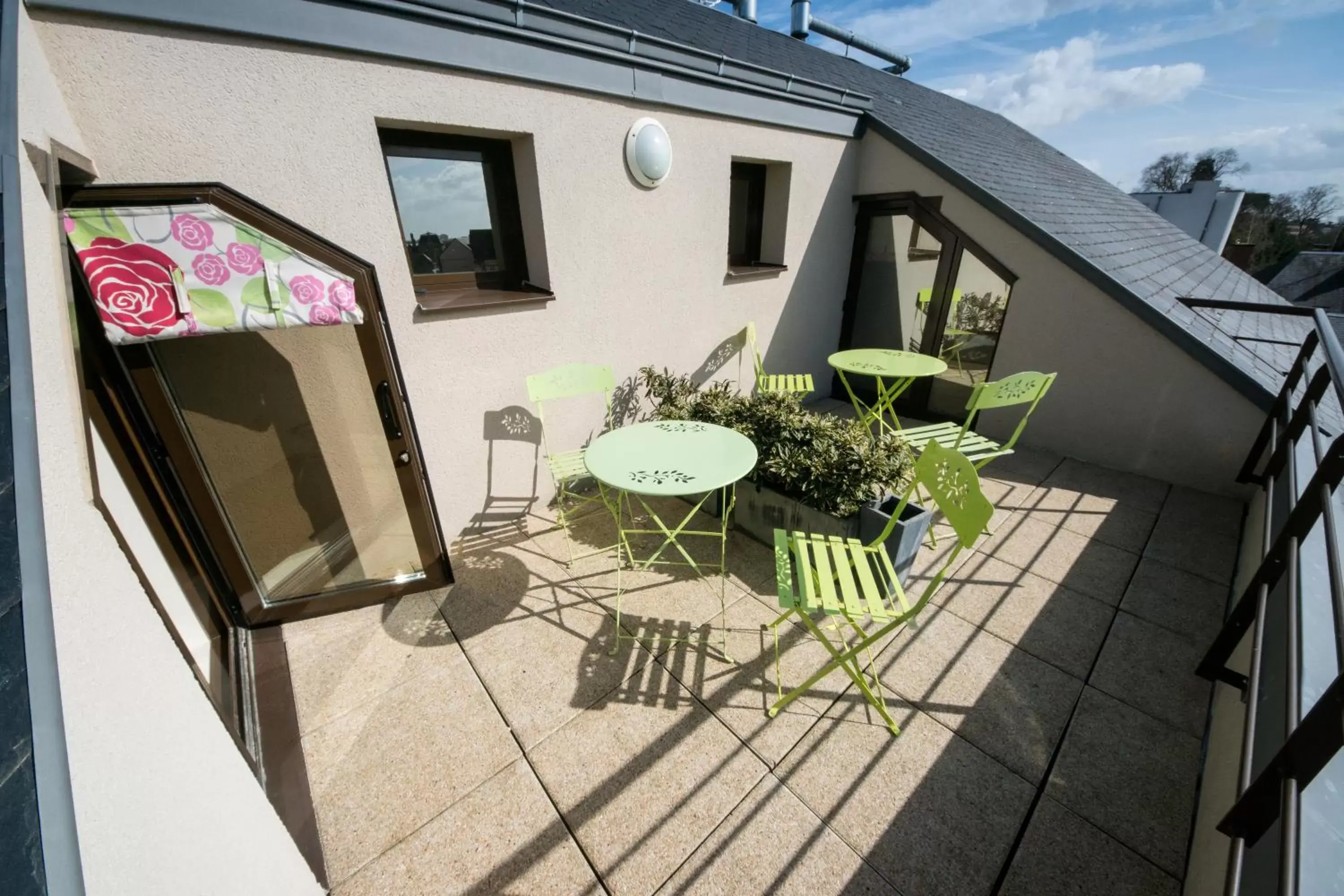 Balcony/Terrace in L'HÔTEL de CHARTRES