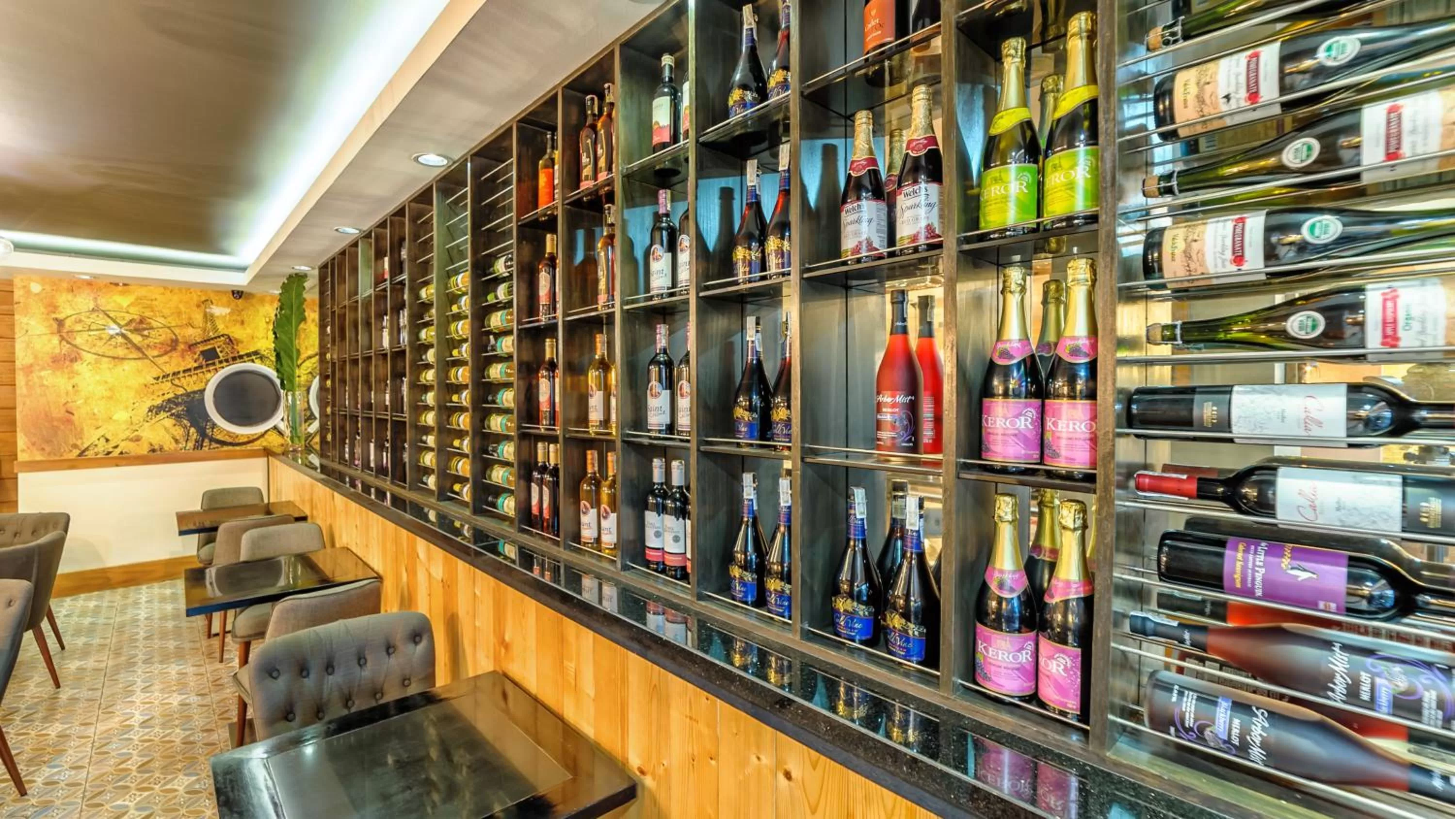 Restaurant/places to eat in Sweet Home Boutique Hotel