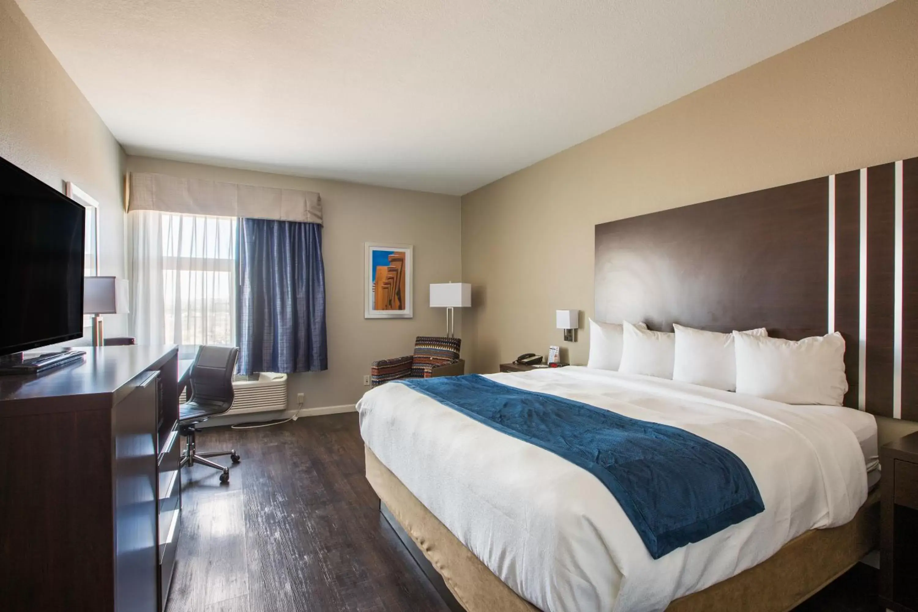 Photo of the whole room, Bed in Baymont by Wyndham Albuquerque Airport