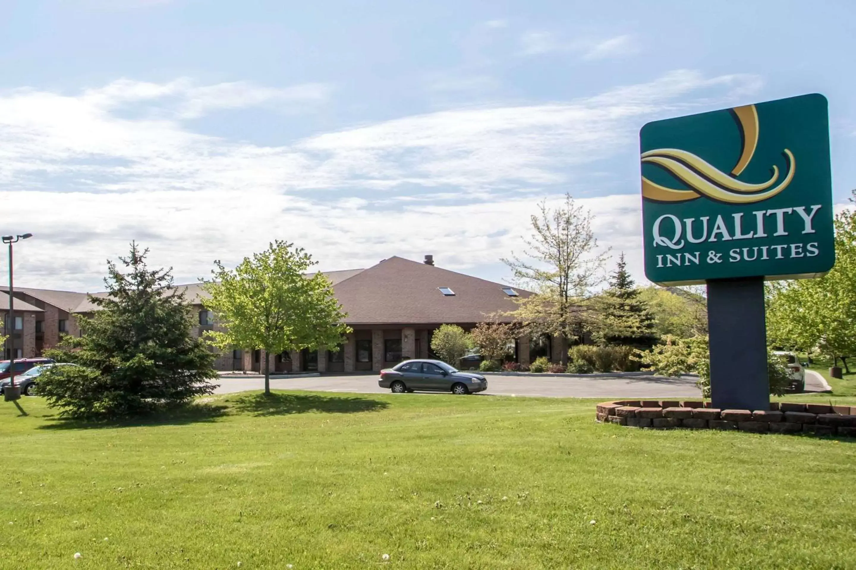 Property Building in Quality Inn & Suites Sun Prairie Madison East