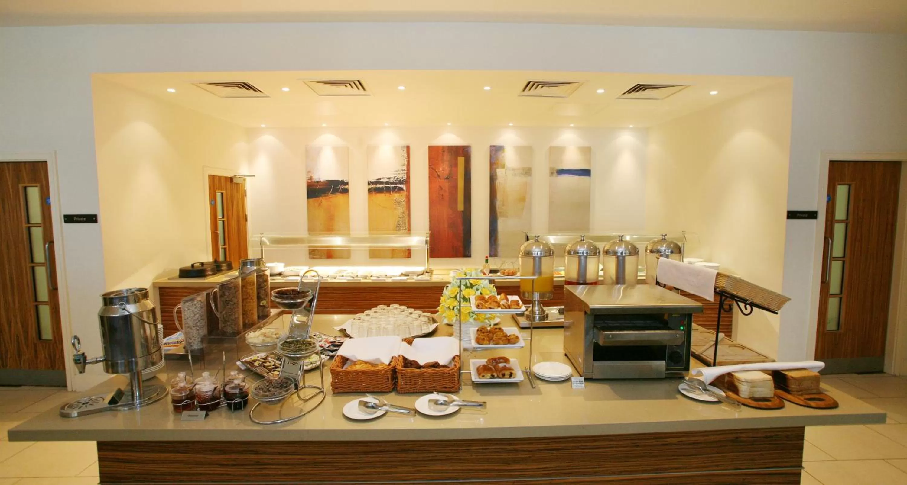 Breakfast in Crowne Plaza Reading